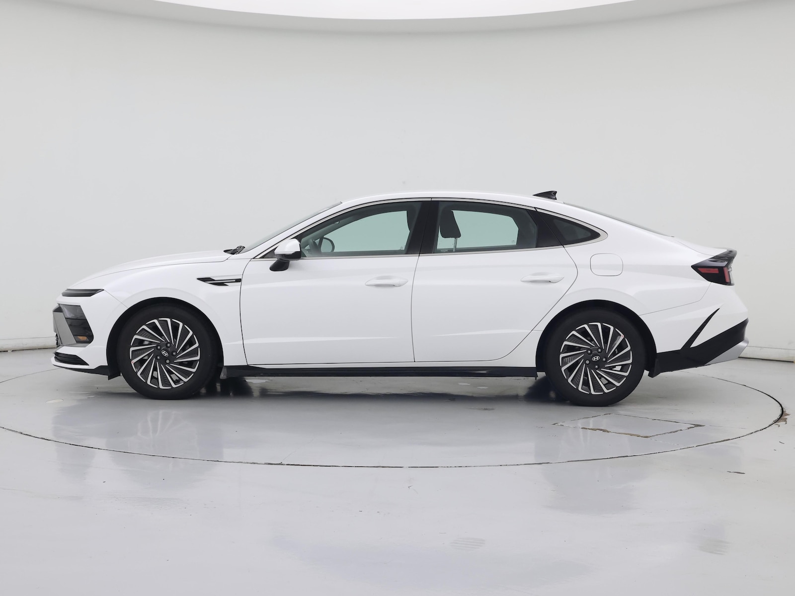 2025 Hyundai Sonata Hybrid SEL - Photo 4