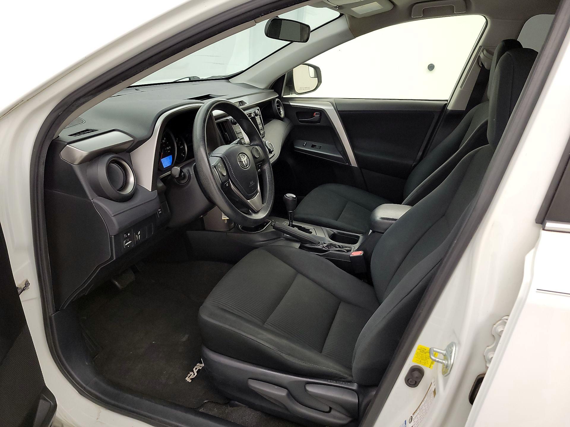 Thumbnail: 2016 Toyota RAV4 - 11