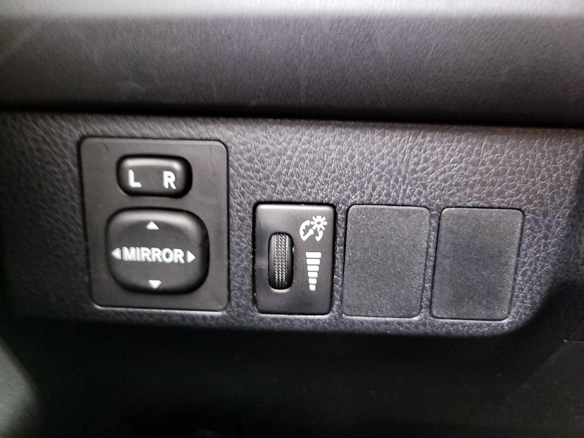 Thumbnail: 2016 Toyota RAV4 - 13