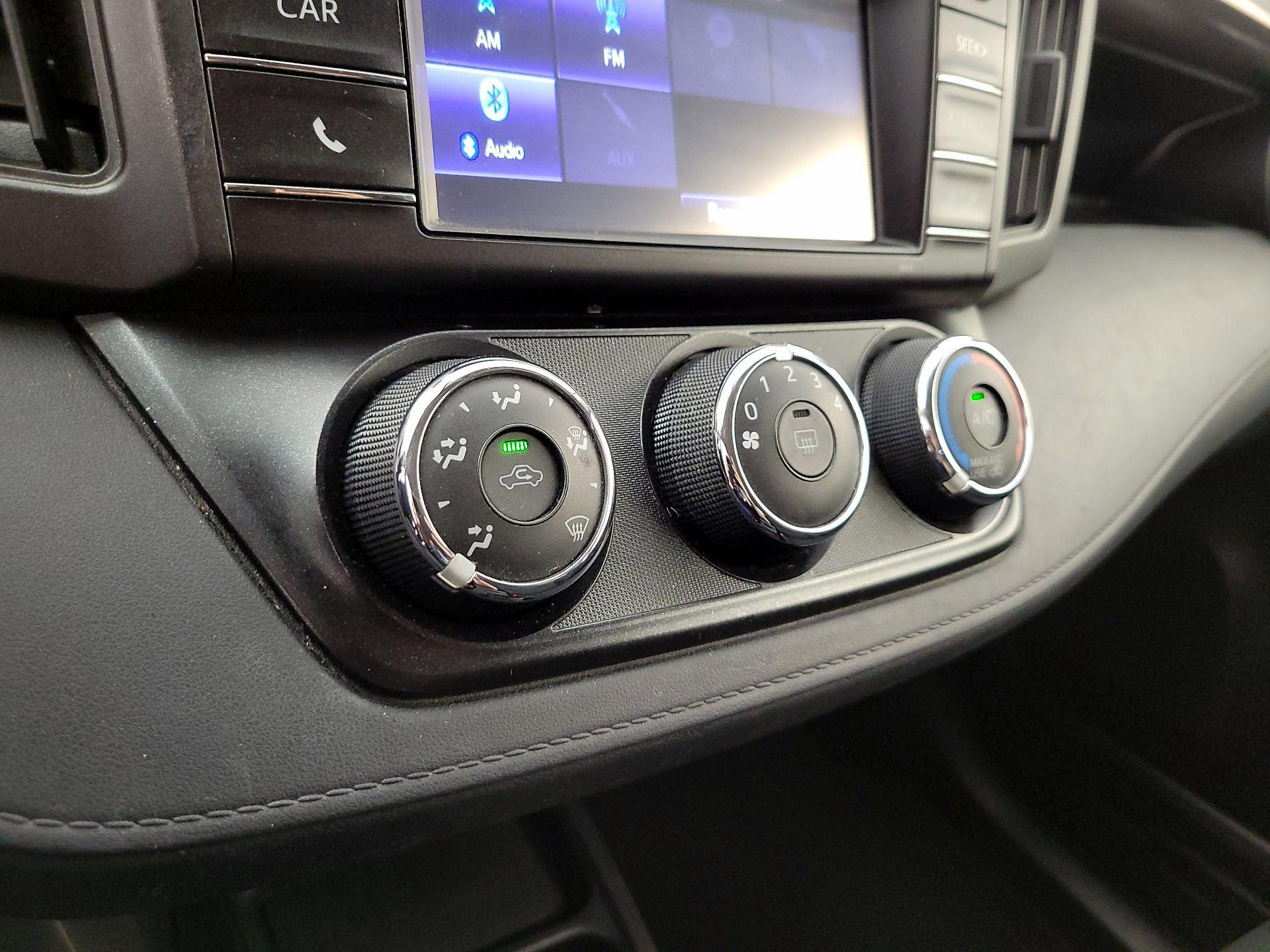 Thumbnail: 2016 Toyota RAV4 - 16
