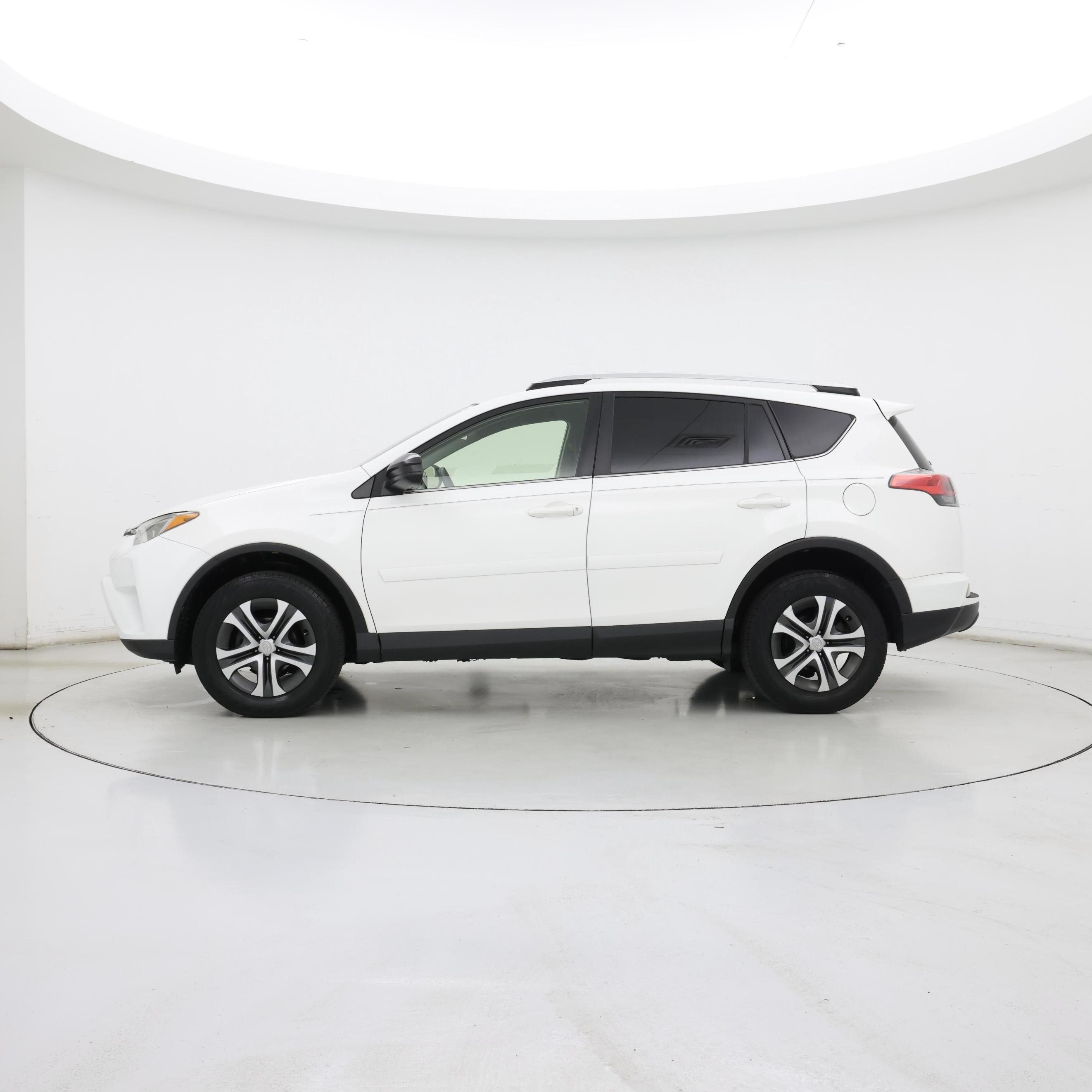 Thumbnail: 2016 Toyota RAV4 - 3