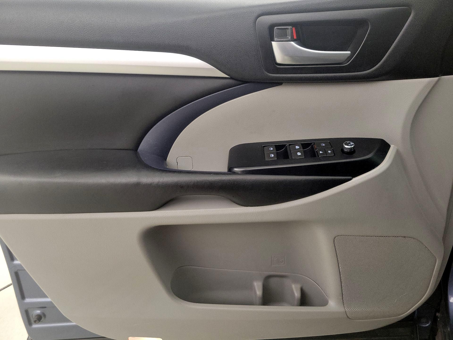 Thumbnail: 2018 Toyota Highlander - 12