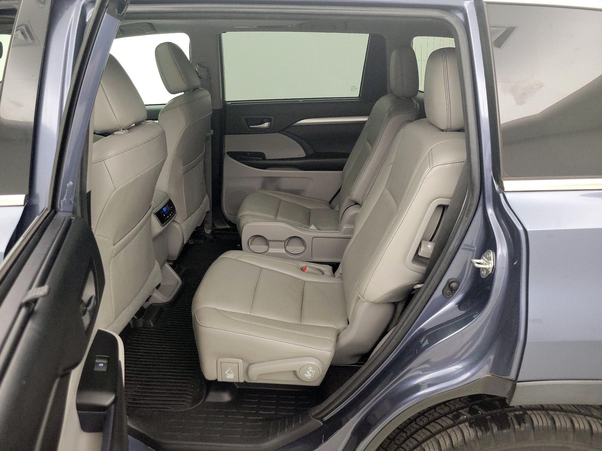 Thumbnail: 2018 Toyota Highlander - 20