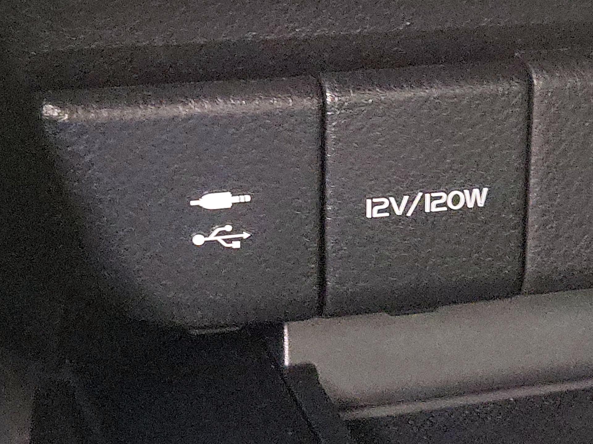Thumbnail: 2019 Toyota Camry - 18