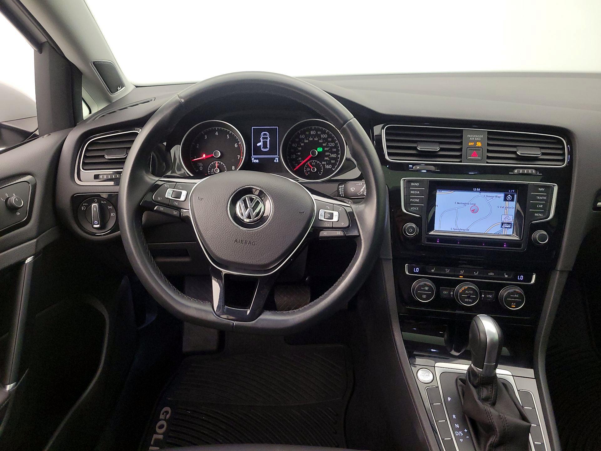 Thumbnail: 2015 Volkswagen Golf - 10