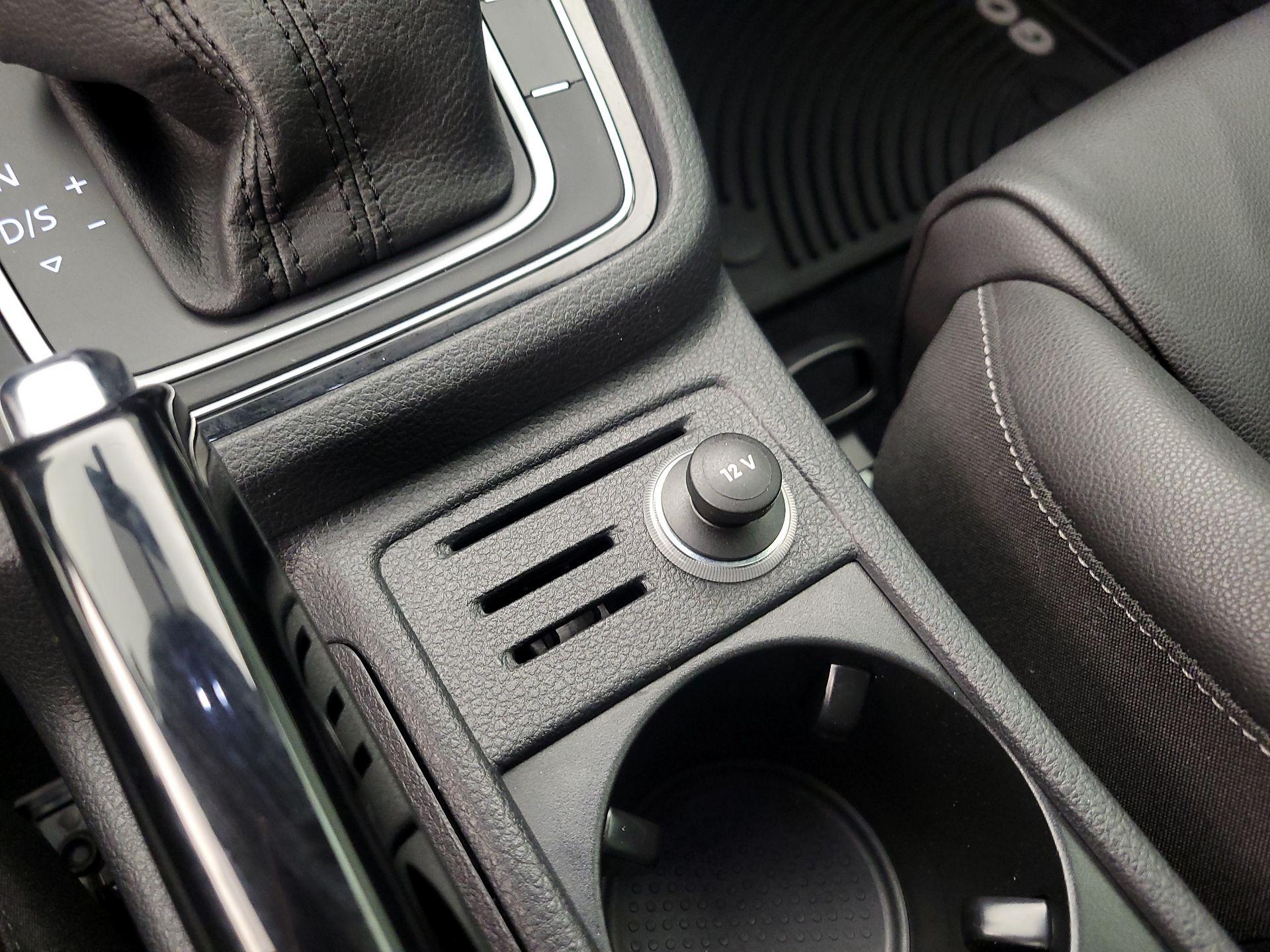 Thumbnail: 2015 Volkswagen Golf - 19
