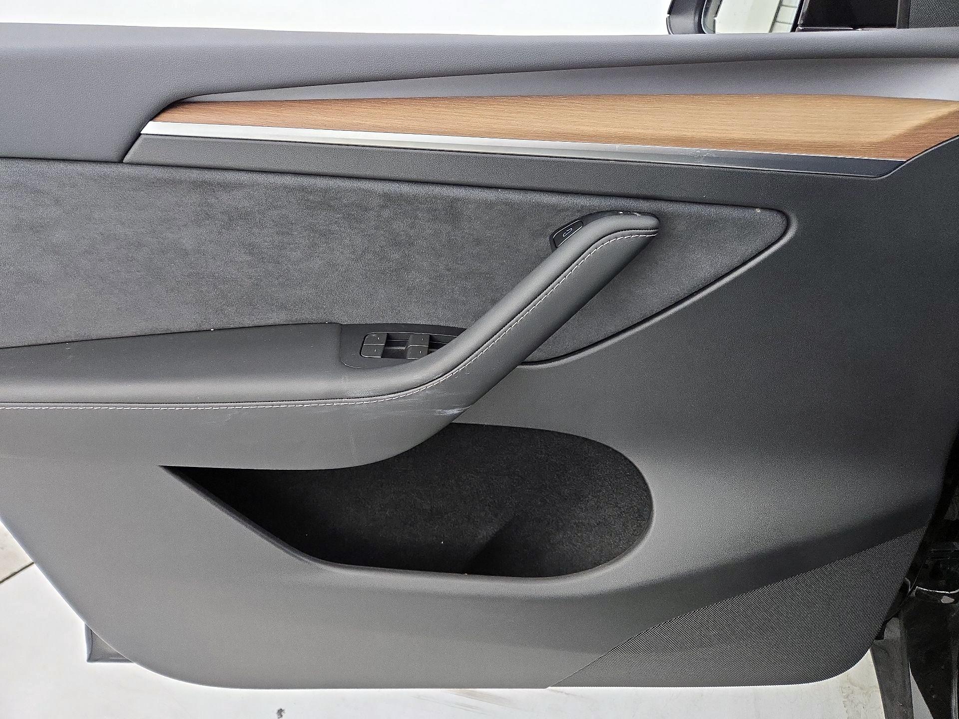 Thumbnail: 2023 Tesla Model Y - 12
