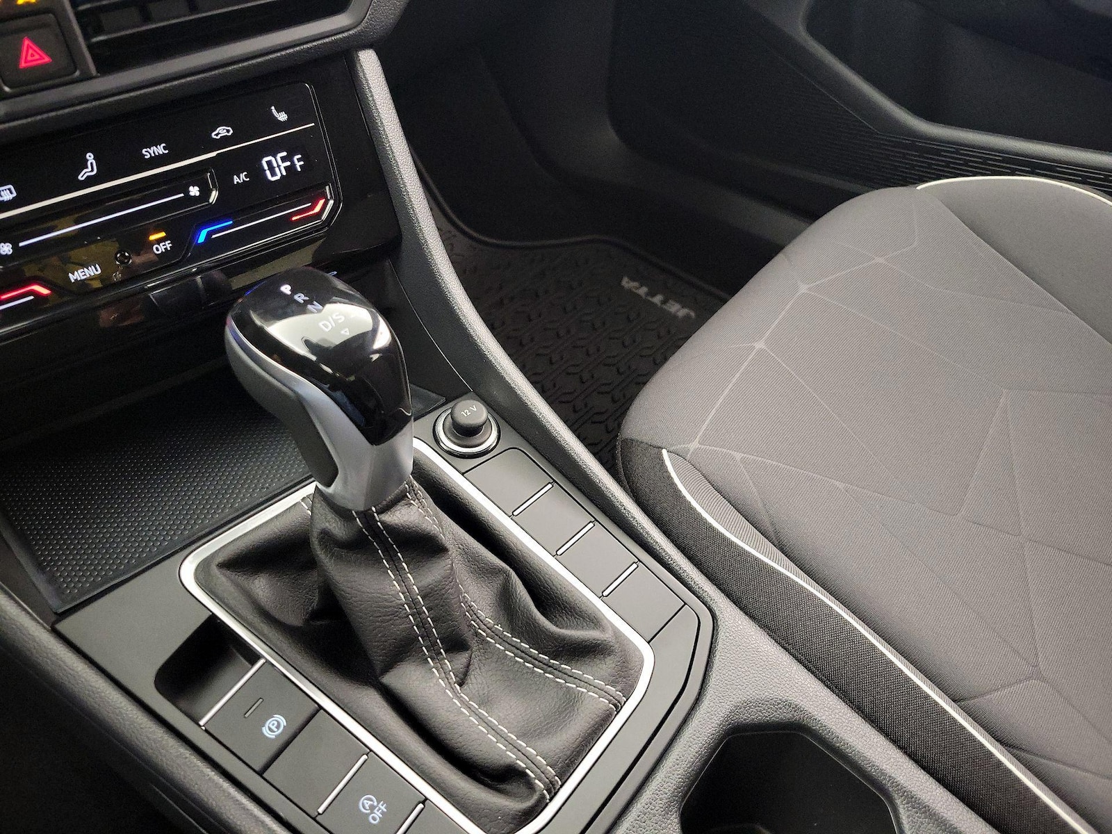 2025 Volkswagen Jetta Sport - Photo 18