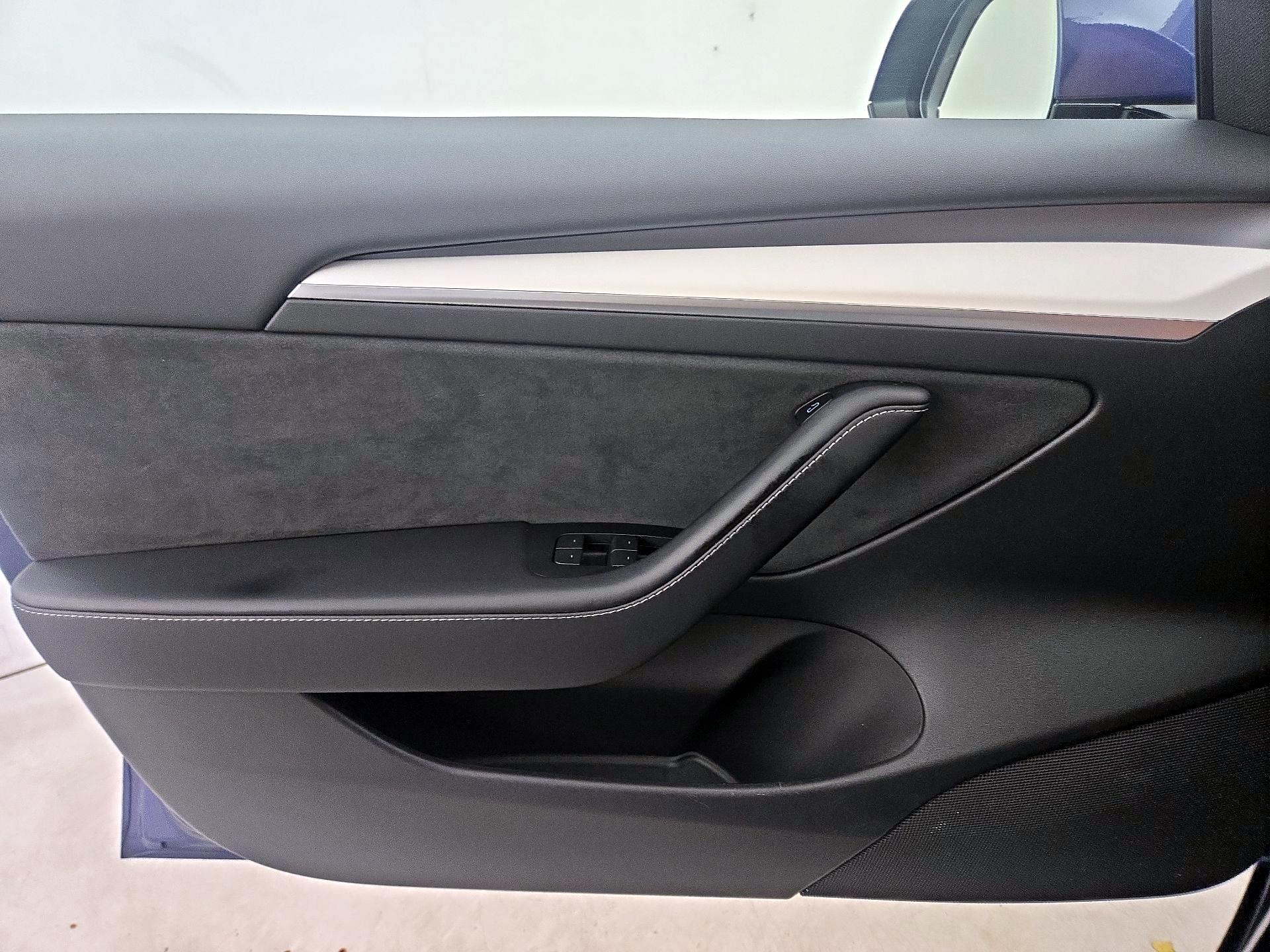 Thumbnail: 2023 Tesla Model 3 - 12