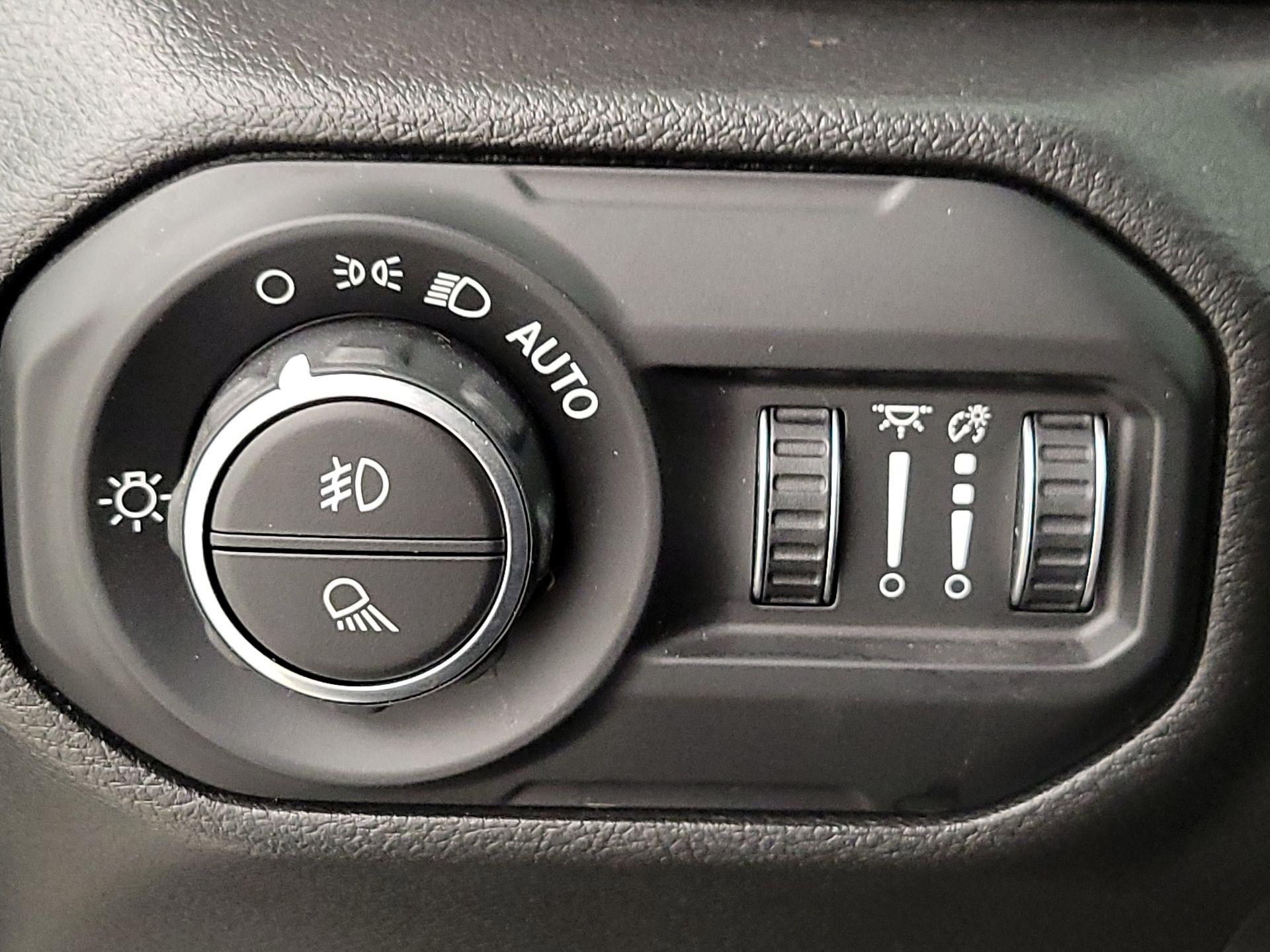 Thumbnail: 2021 Jeep Gladiator - 13