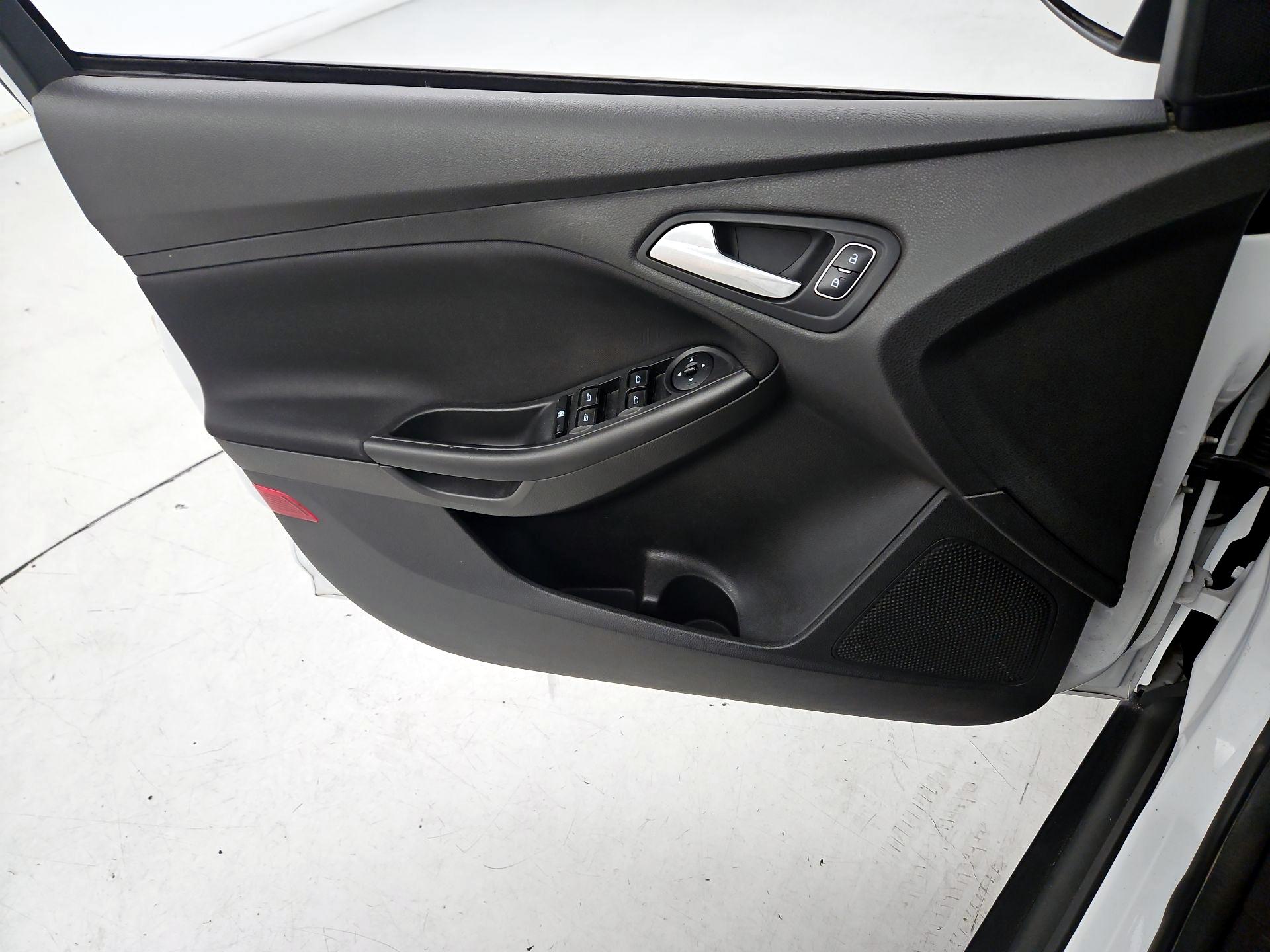 Thumbnail: 2017 Ford Focus - 12