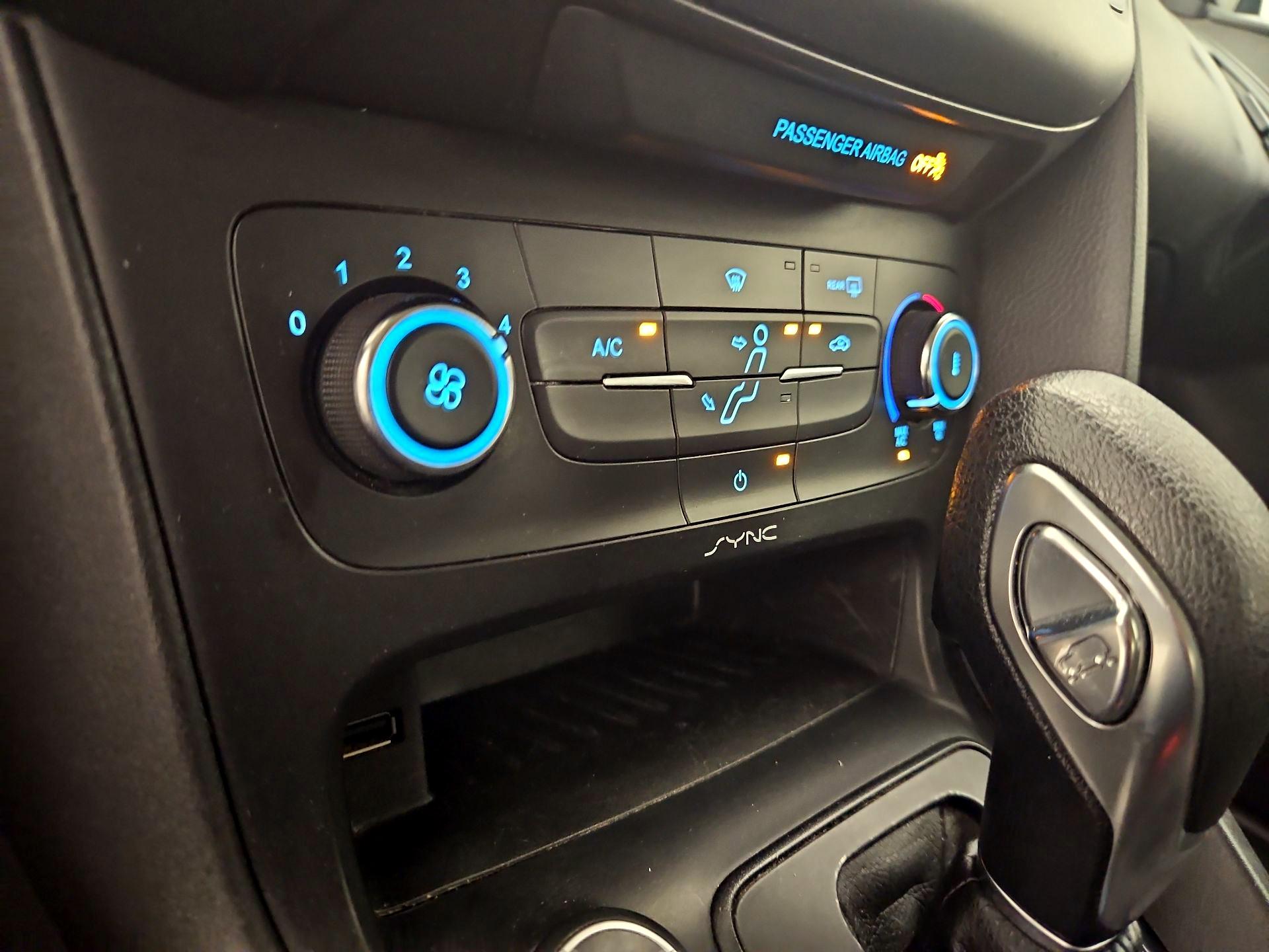 Thumbnail: 2017 Ford Focus - 16
