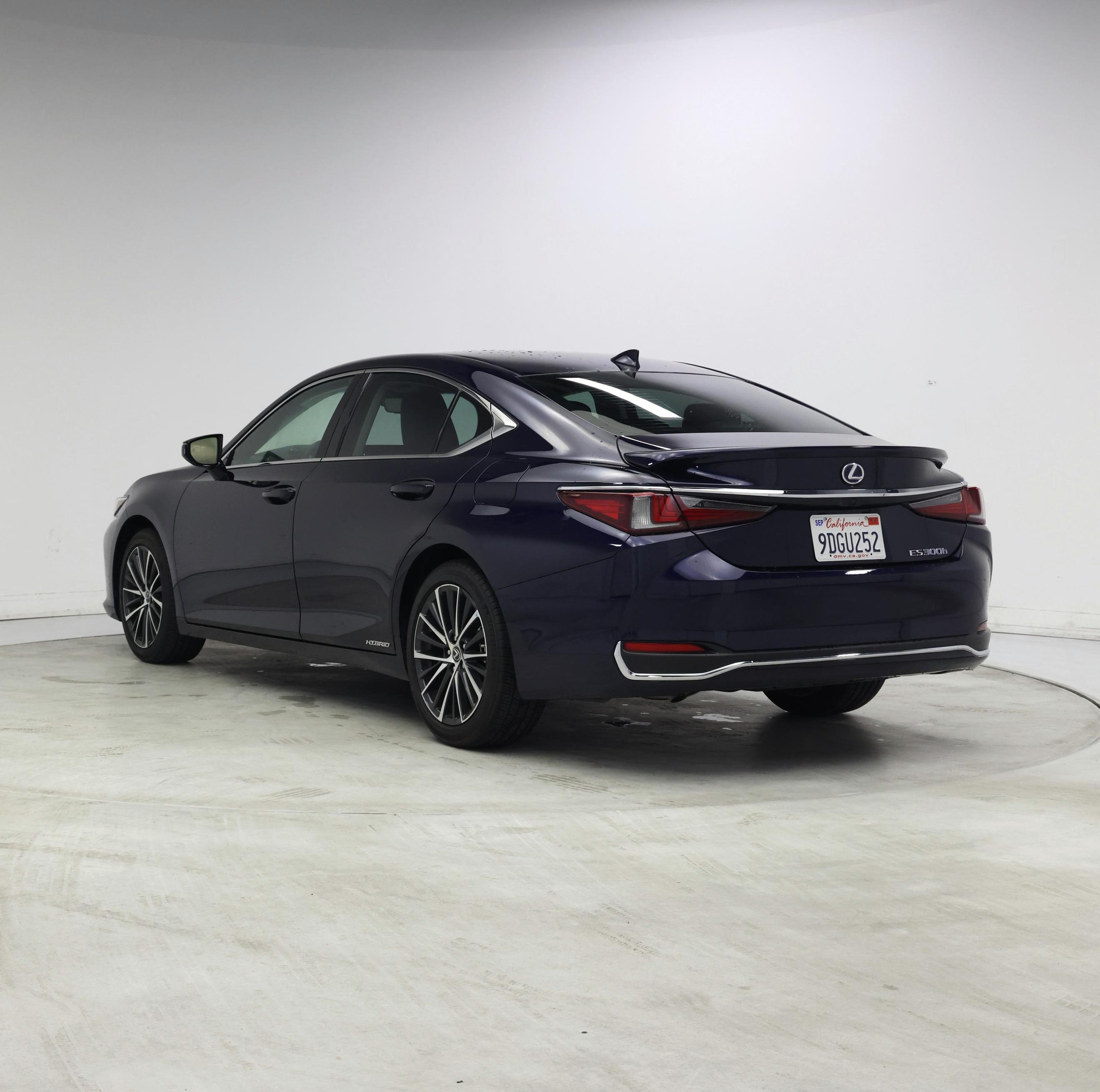 Thumbnail: 2022 Lexus ES - 2