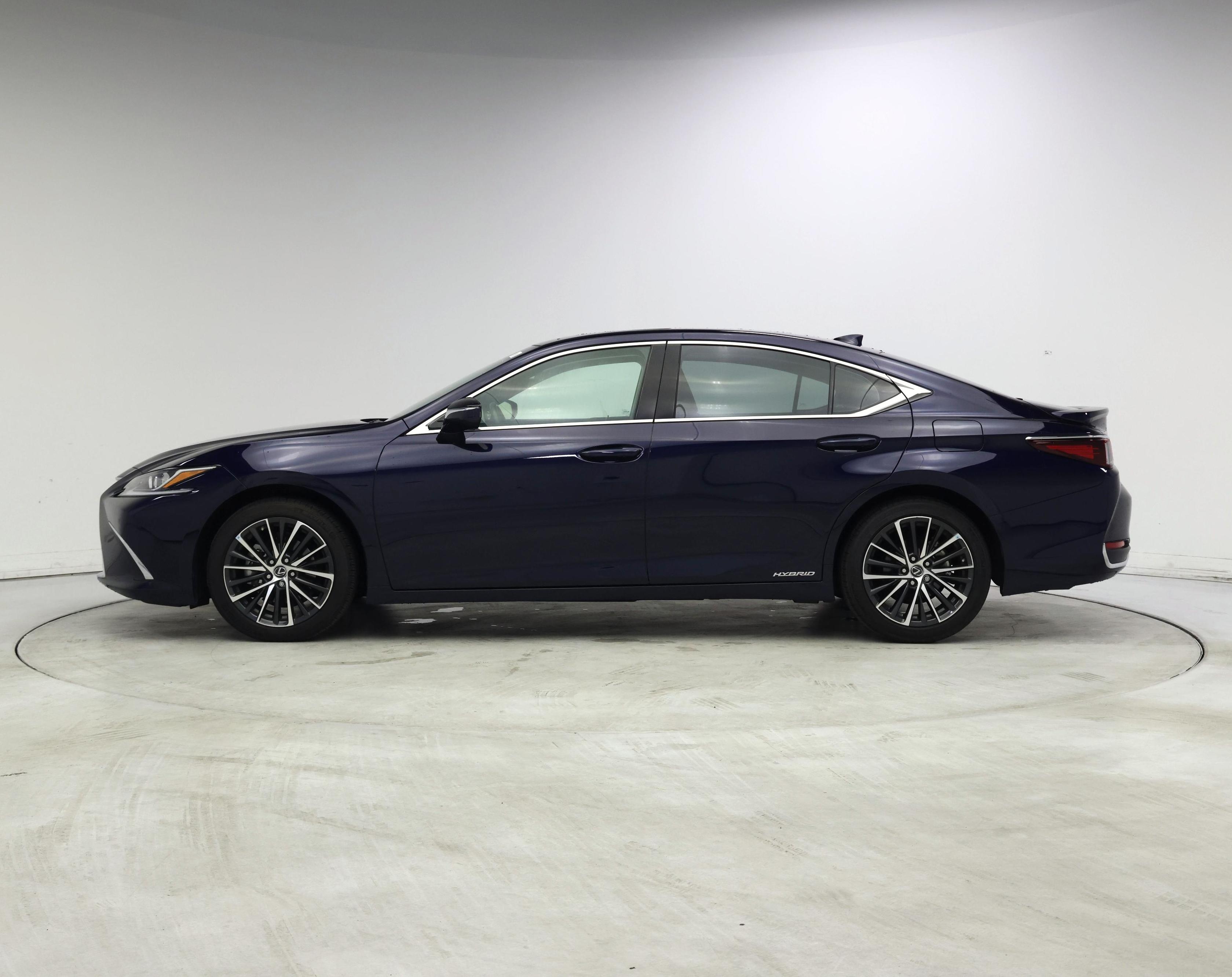 Thumbnail: 2022 Lexus ES - 3