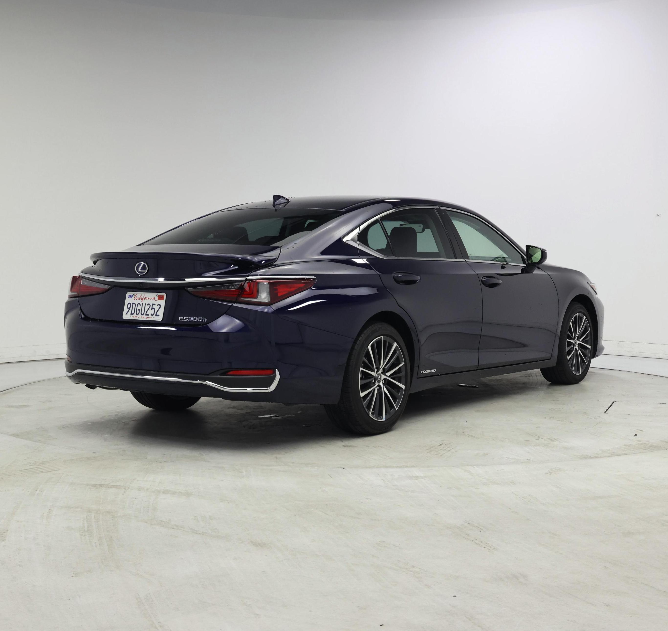 Thumbnail: 2022 Lexus ES - 8