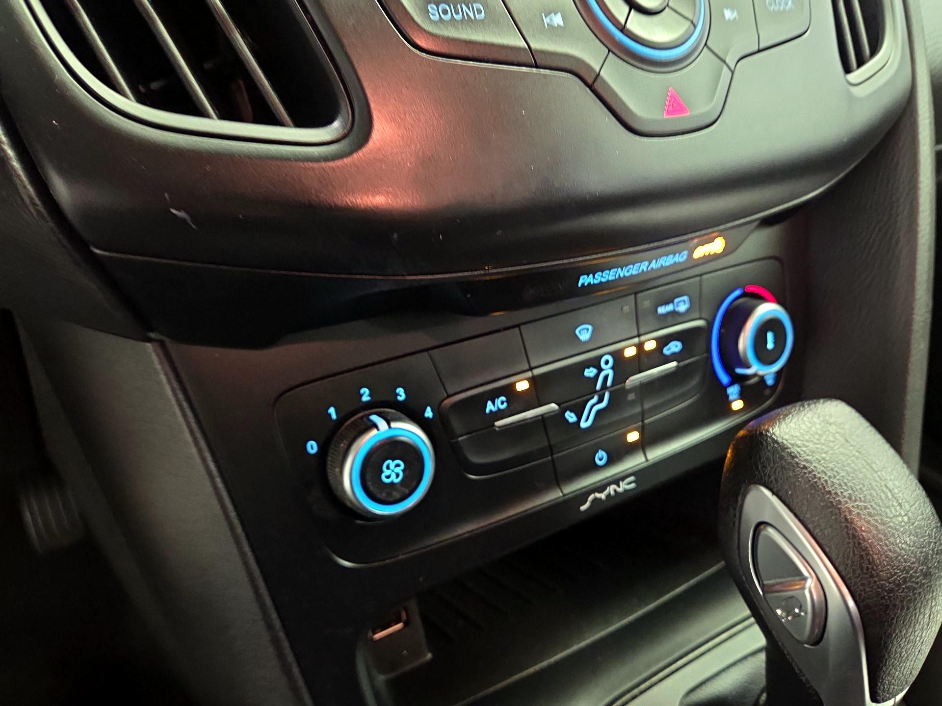 Thumbnail: 2015 Ford Focus - 14