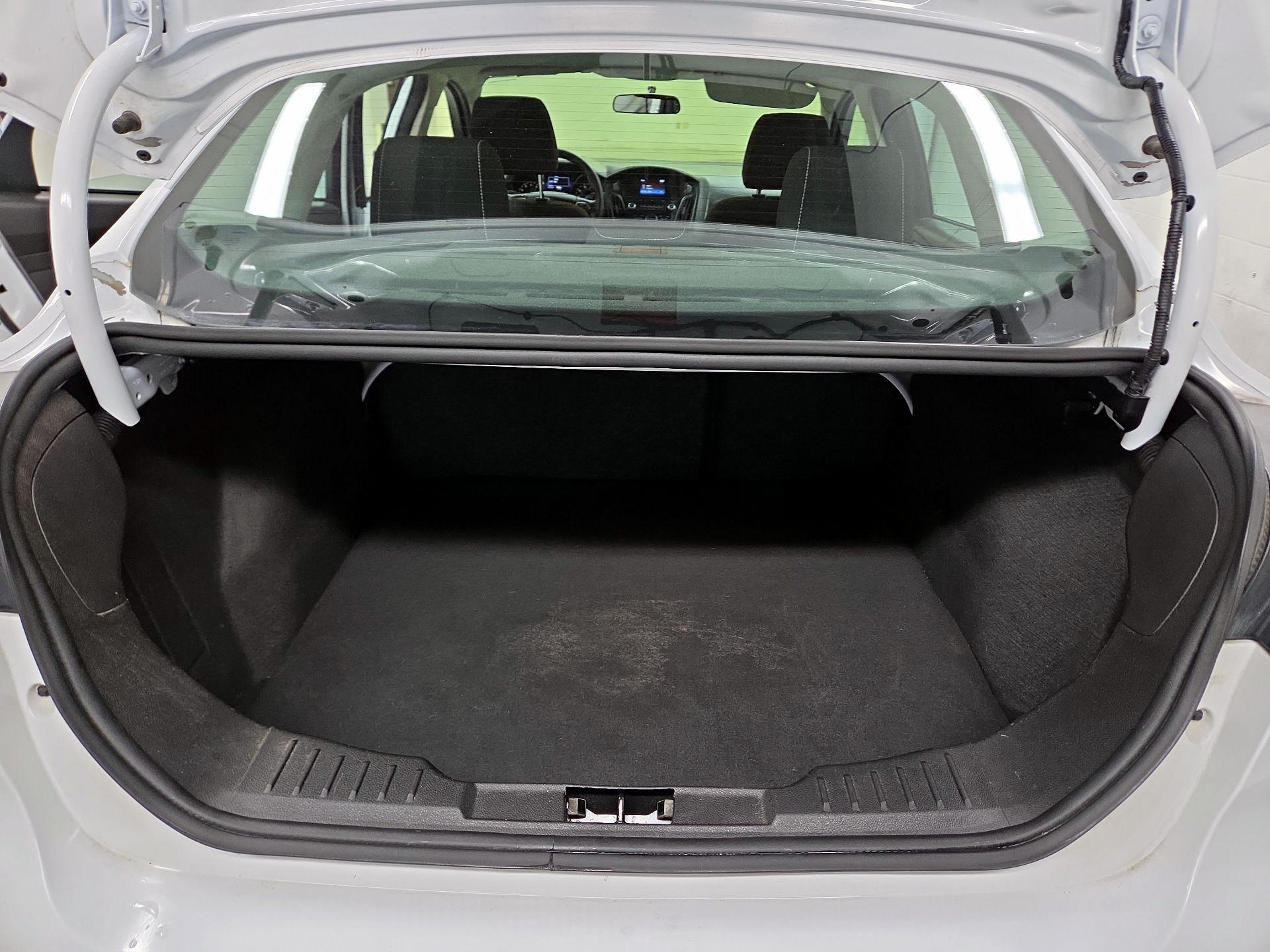 Thumbnail: 2015 Ford Focus - 16
