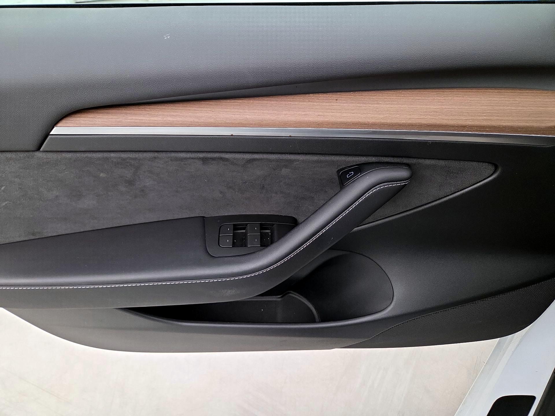 Thumbnail: 2023 Tesla Model 3 - 12