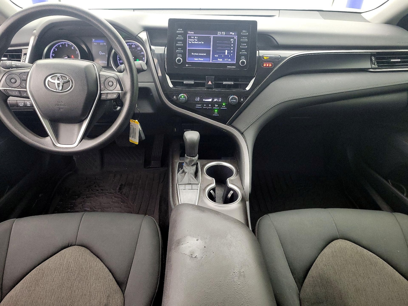 2022 Toyota Camry LE - Photo 10