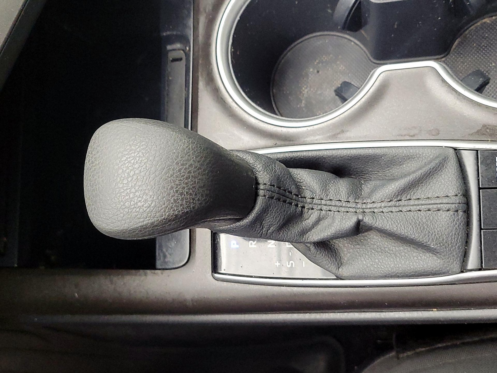 2022 Toyota Camry LE - Photo 18