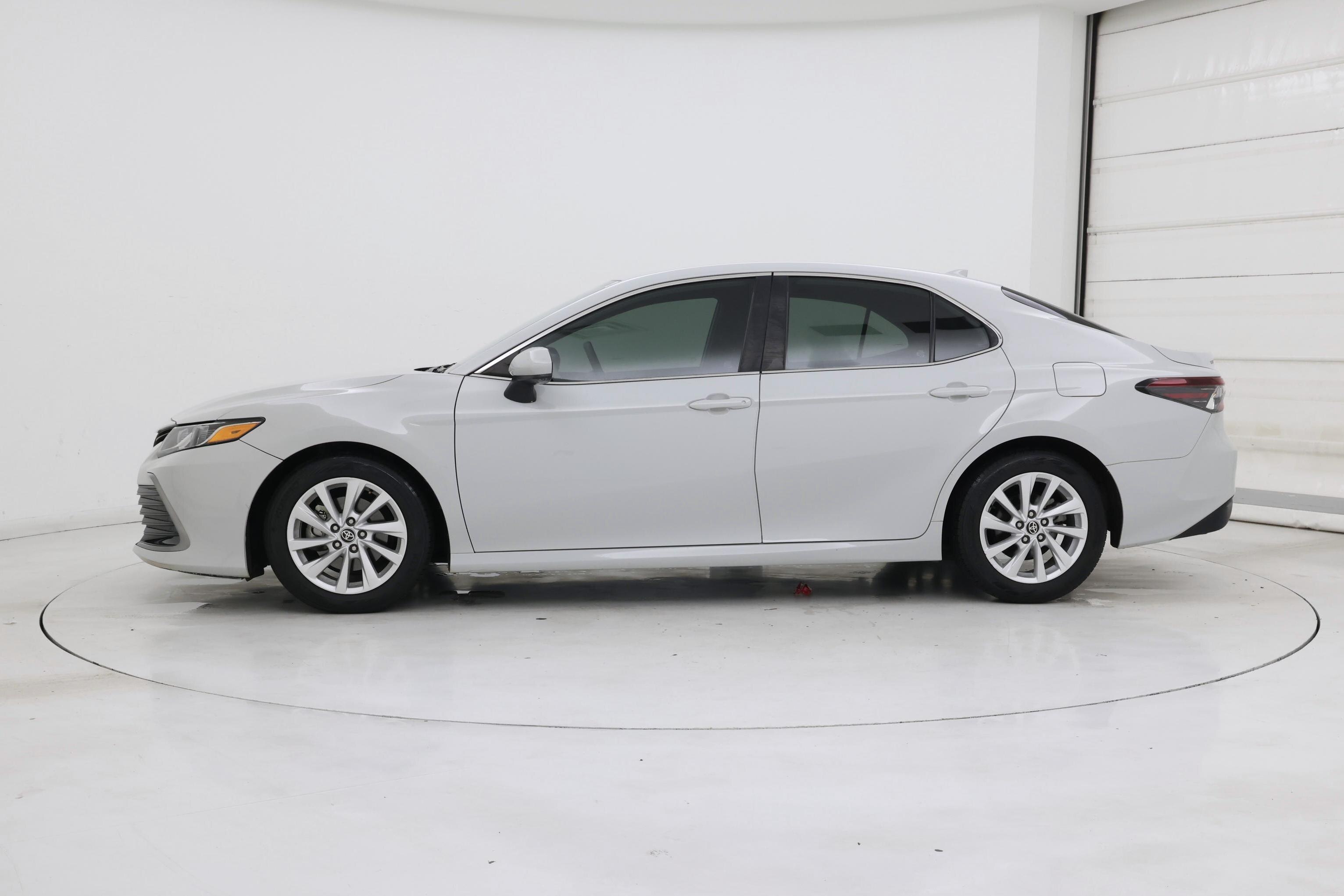 Thumbnail: 2022 Toyota Camry - 3