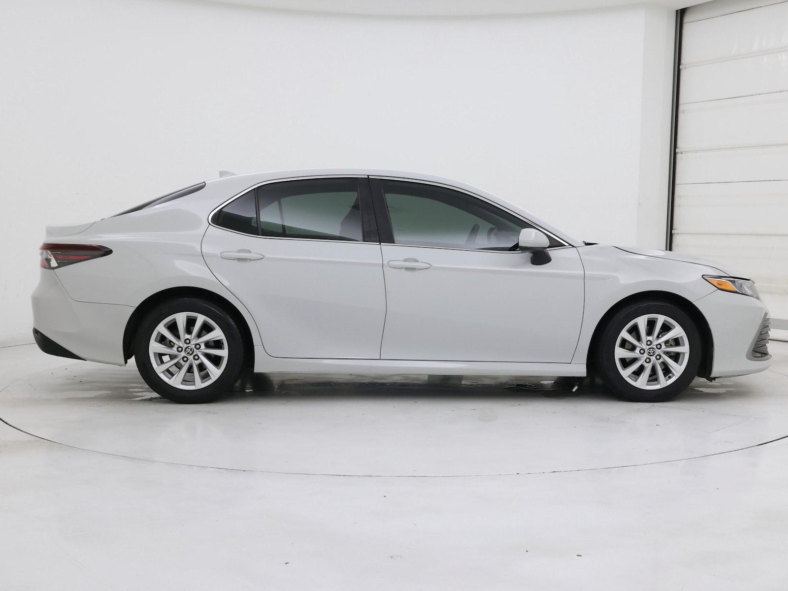 2022 Toyota Camry LE - Photo 8
