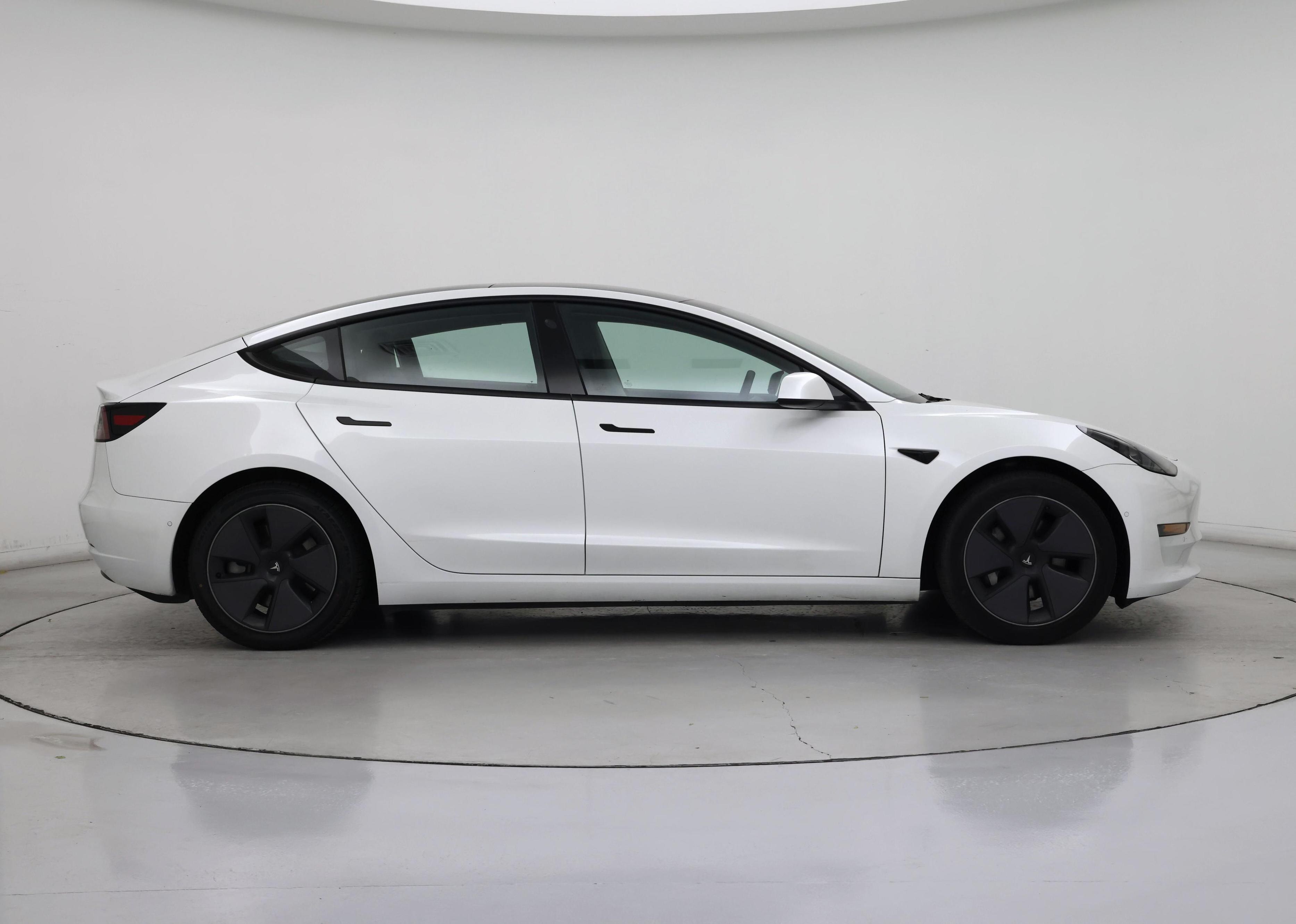 Thumbnail: 2022 Tesla Model 3 - 7