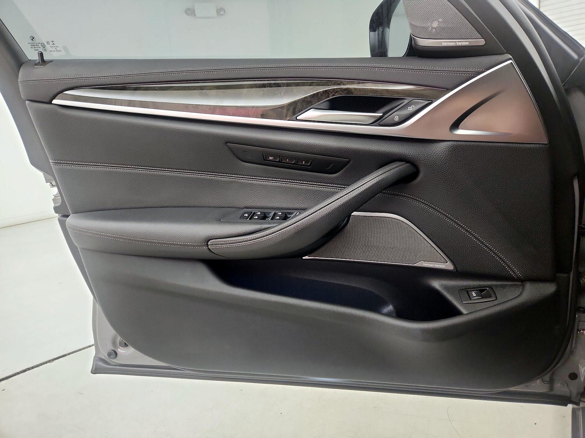 Thumbnail: 2021 BMW 5 Series - 12