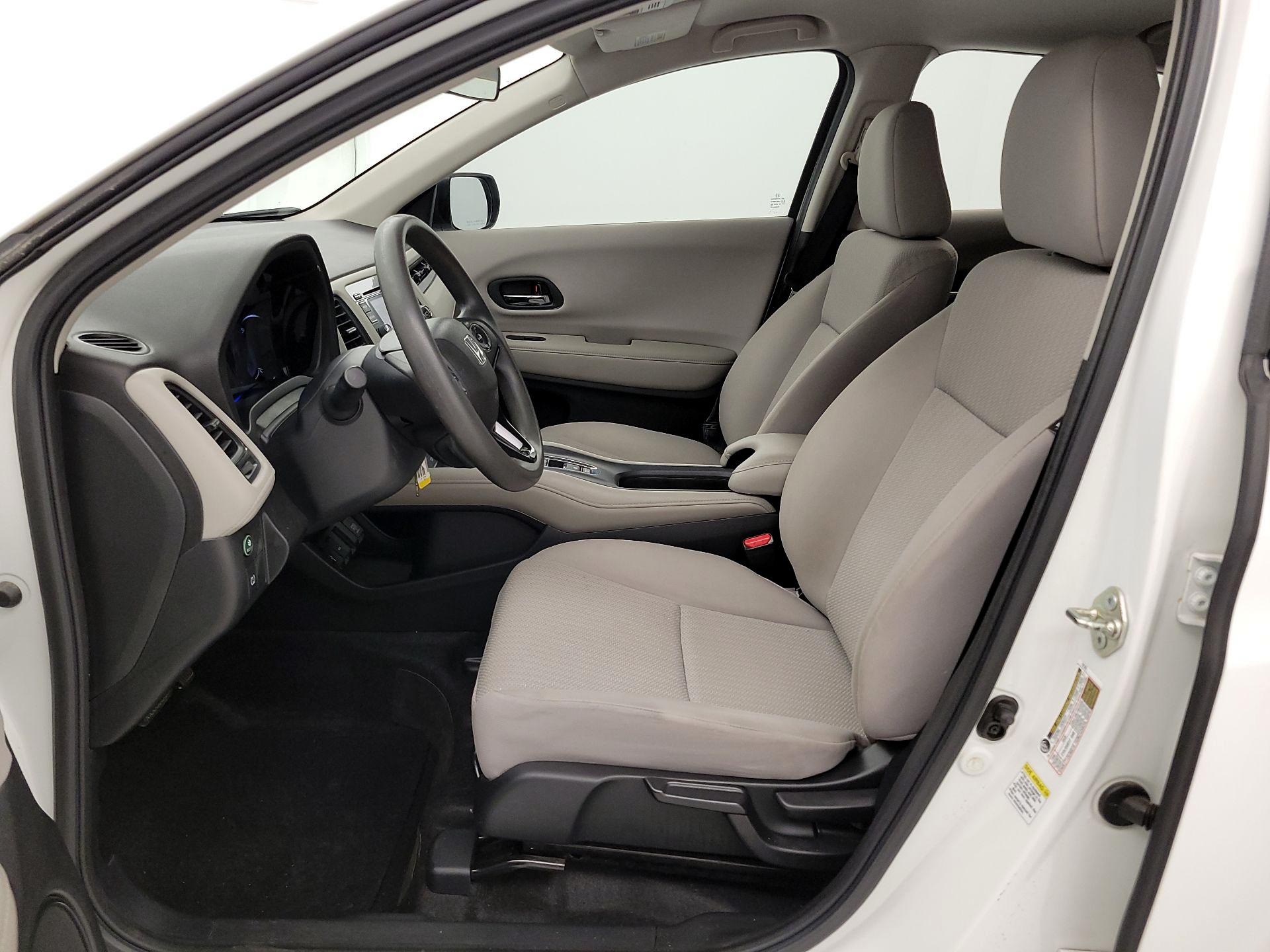 Thumbnail: 2016 Honda HR-V - 11
