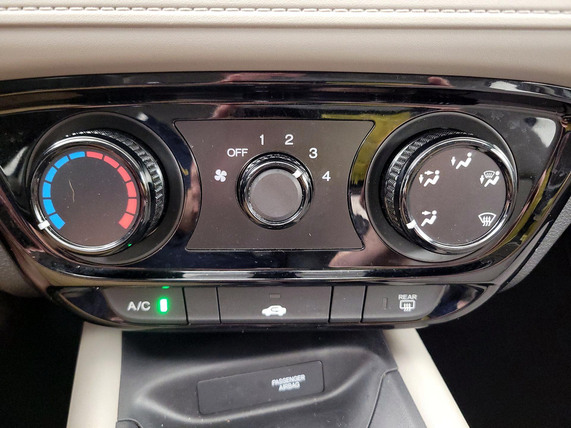 Thumbnail: 2016 Honda HR-V - 16