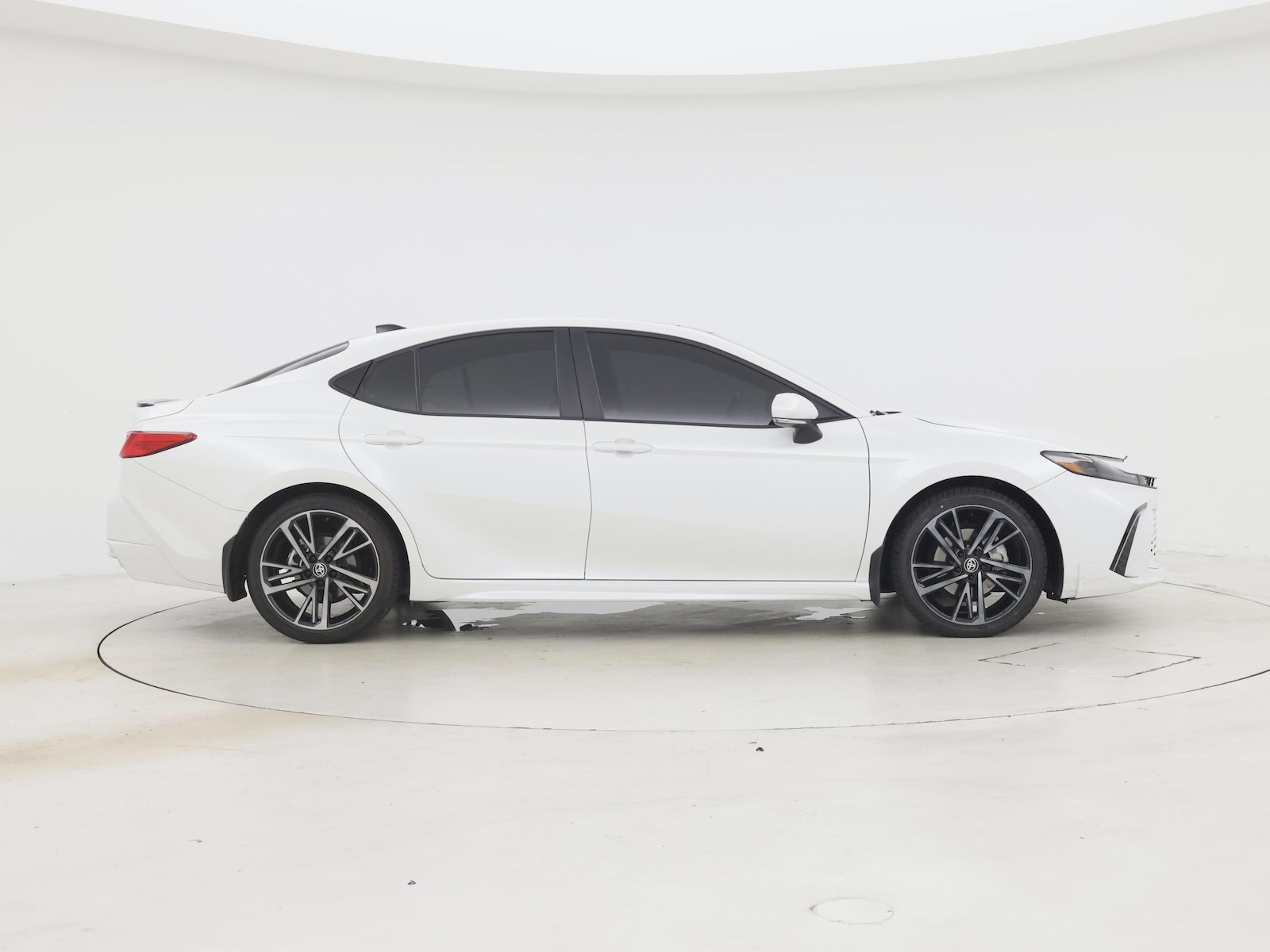2025 Toyota Camry XSE - Photo 8