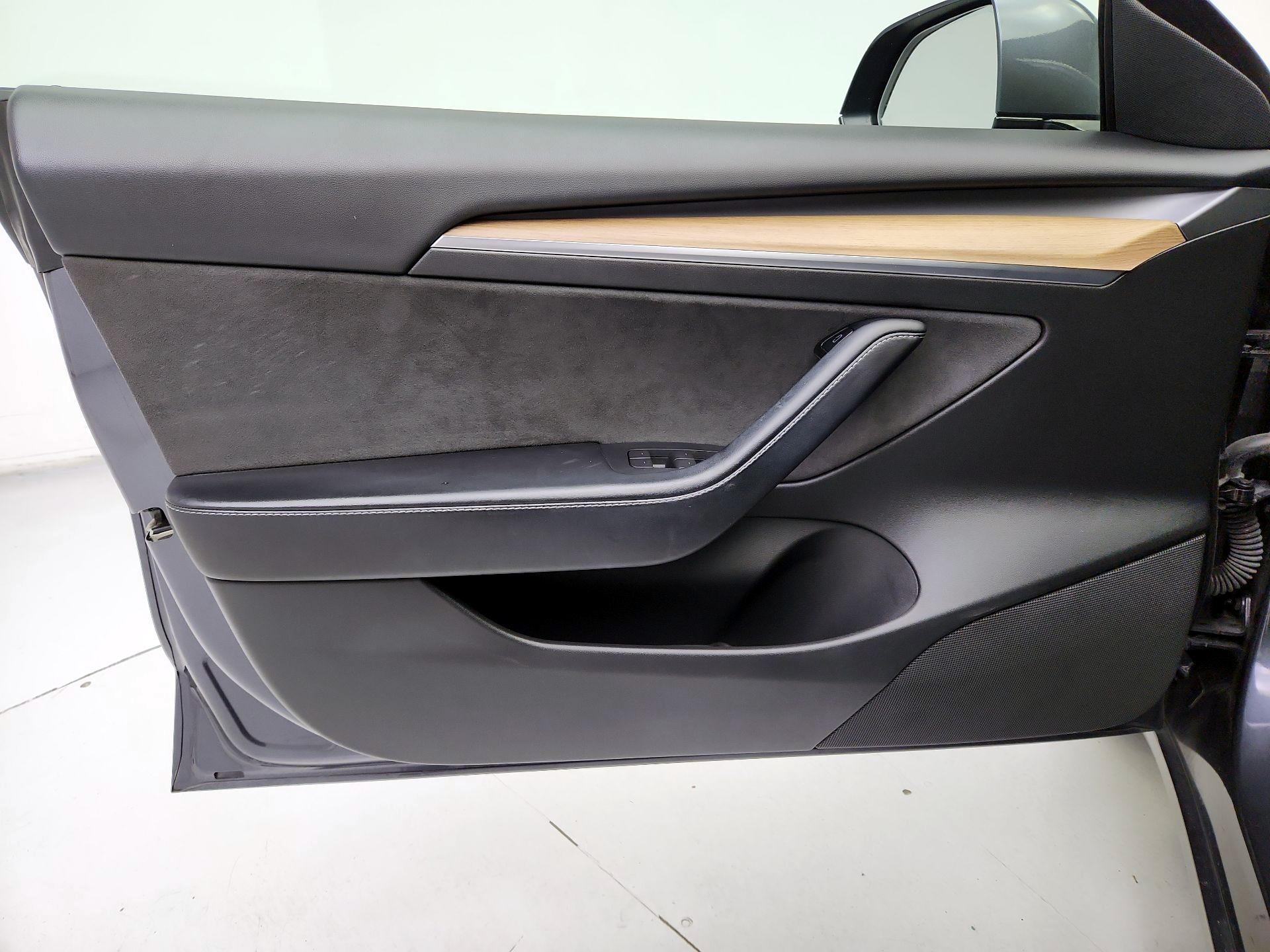 Thumbnail: 2021 Tesla Model 3 - 12