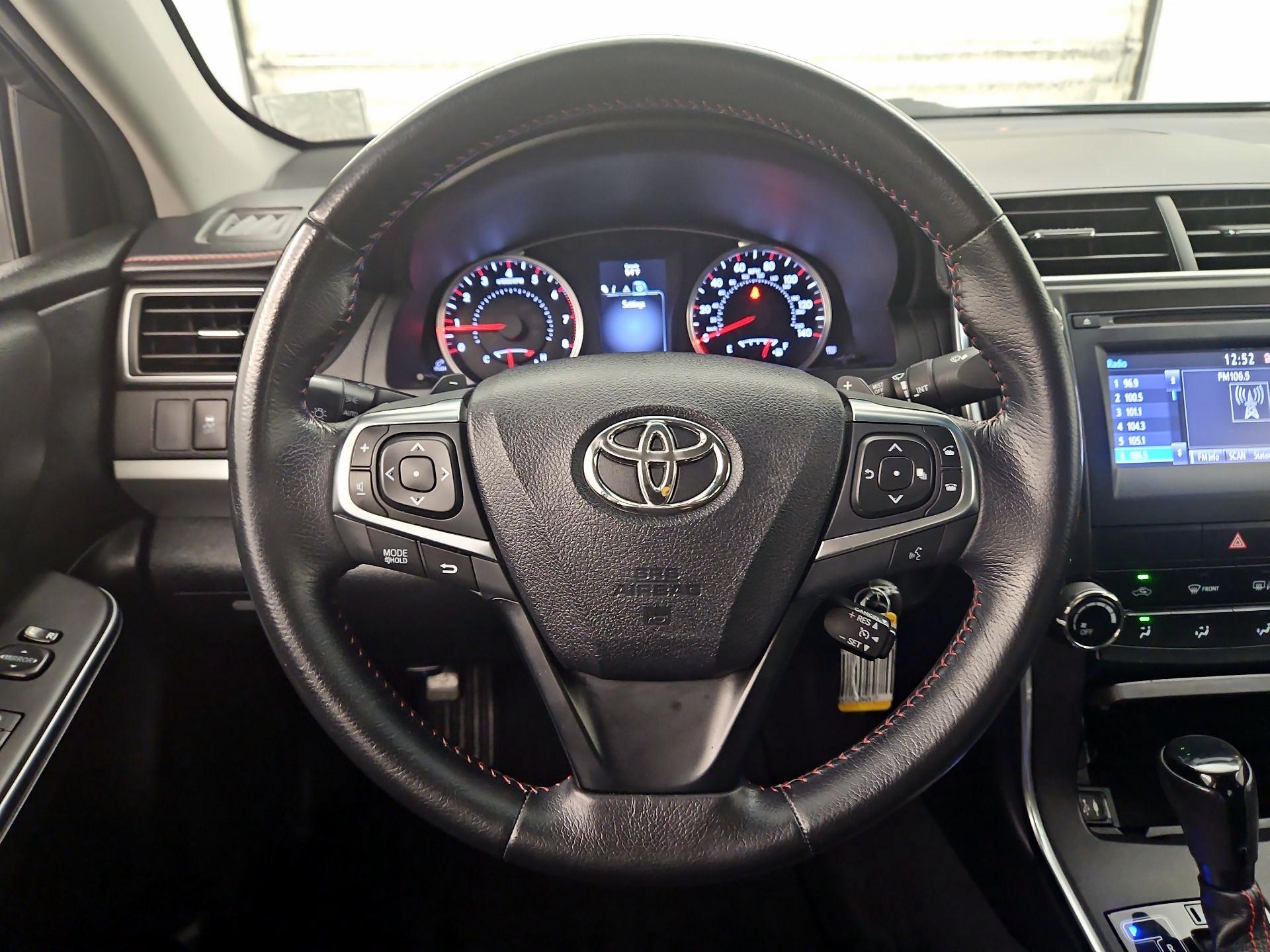 Thumbnail: 2015 Toyota Camry - 10