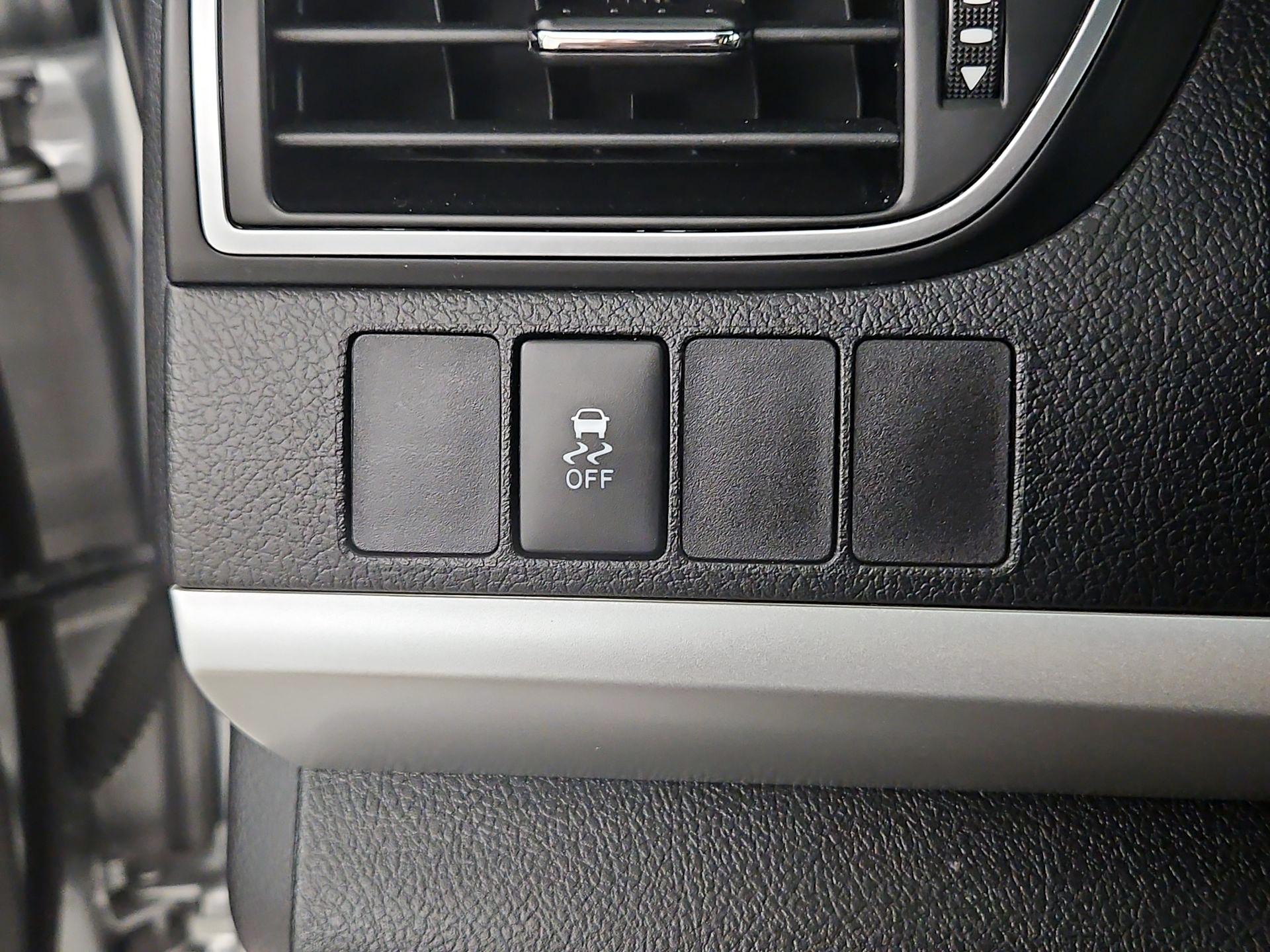 Thumbnail: 2015 Toyota Camry - 13