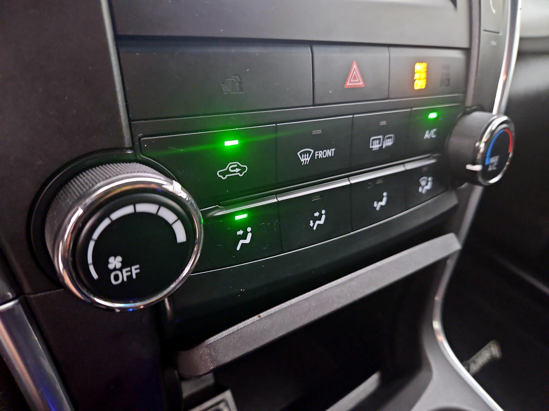 Thumbnail: 2015 Toyota Camry - 16