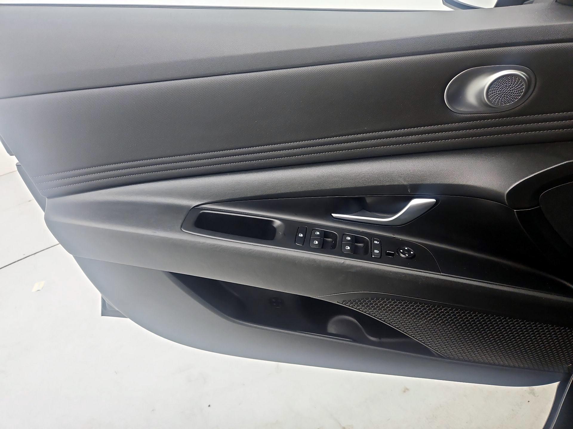 Thumbnail: 2021 Hyundai Elantra - 12