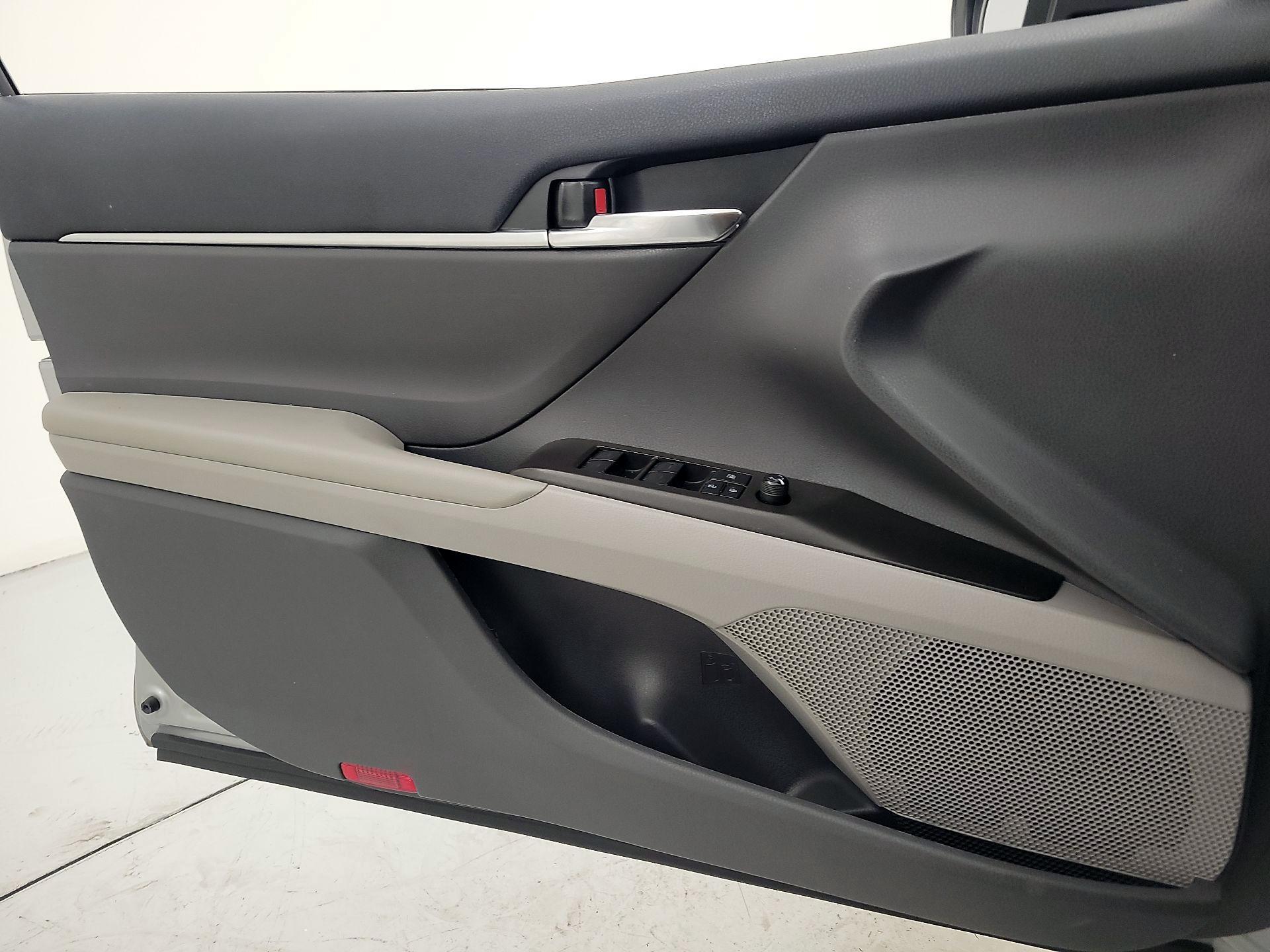 Thumbnail: 2022 Toyota Camry - 12