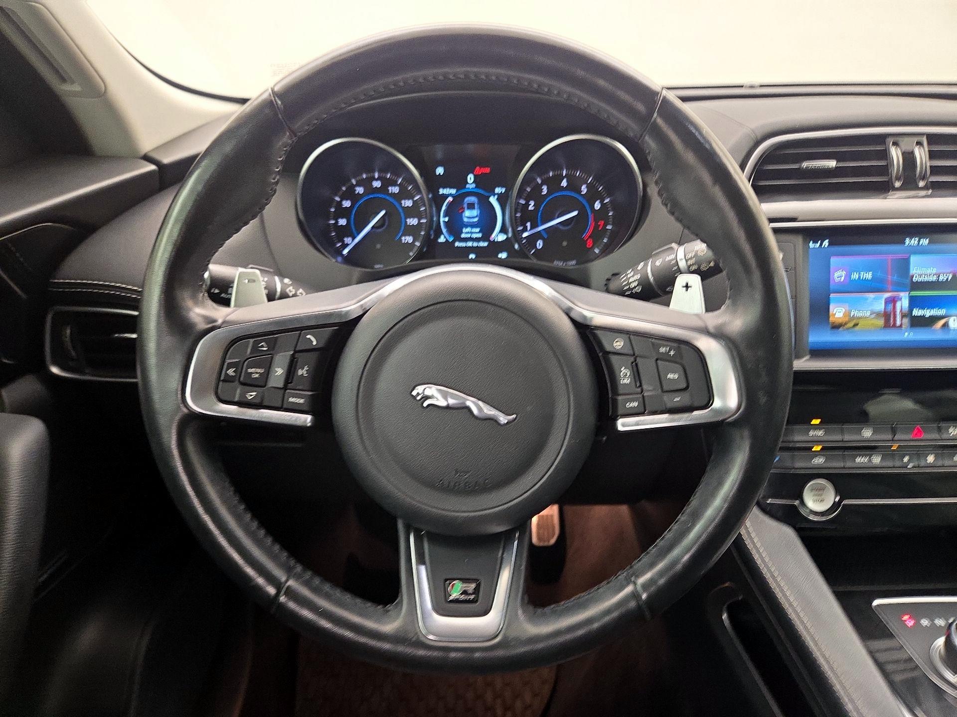 Thumbnail: 2018 Jaguar F-Pace - 10