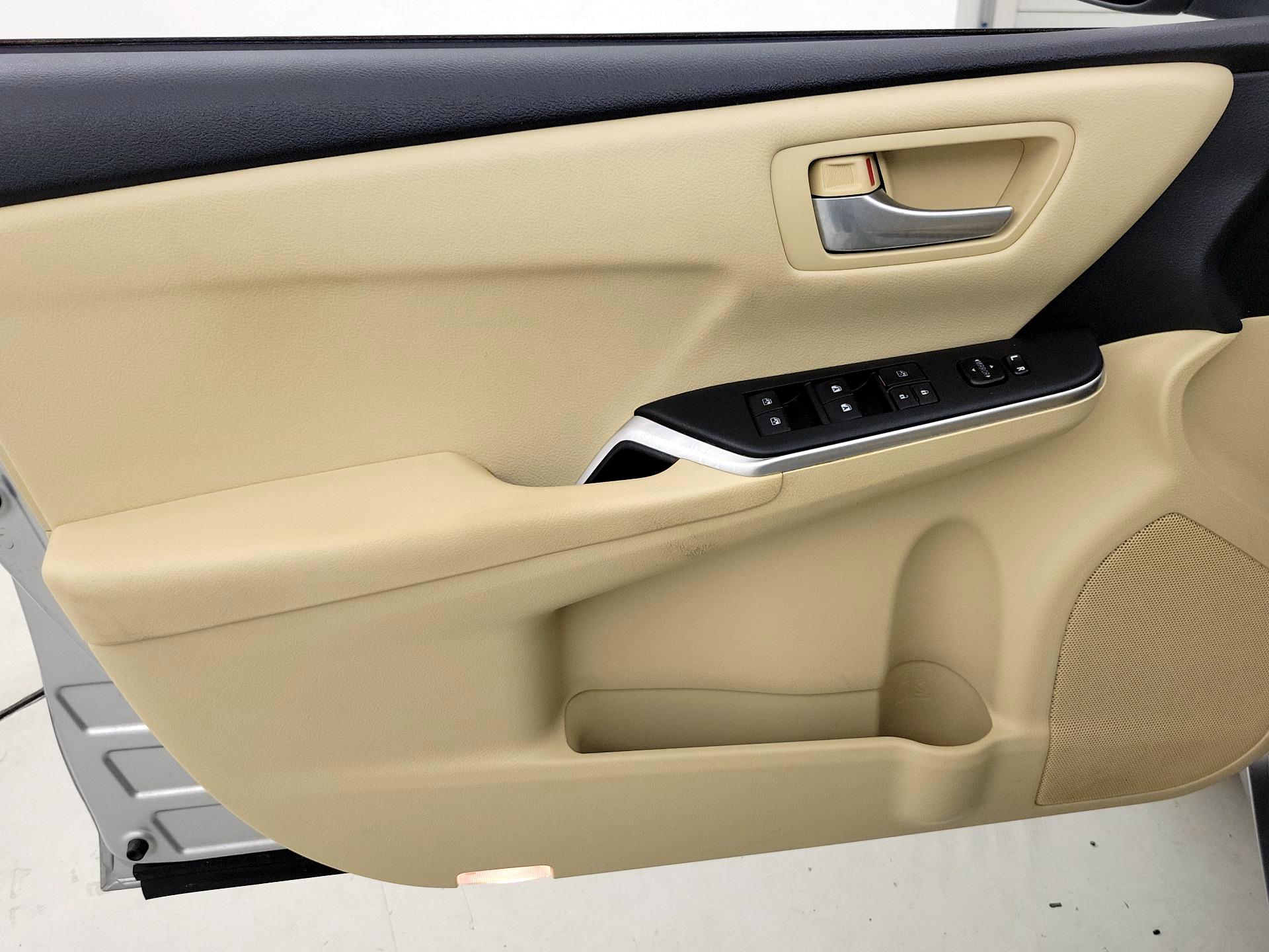Thumbnail: 2015 Toyota Camry - 12