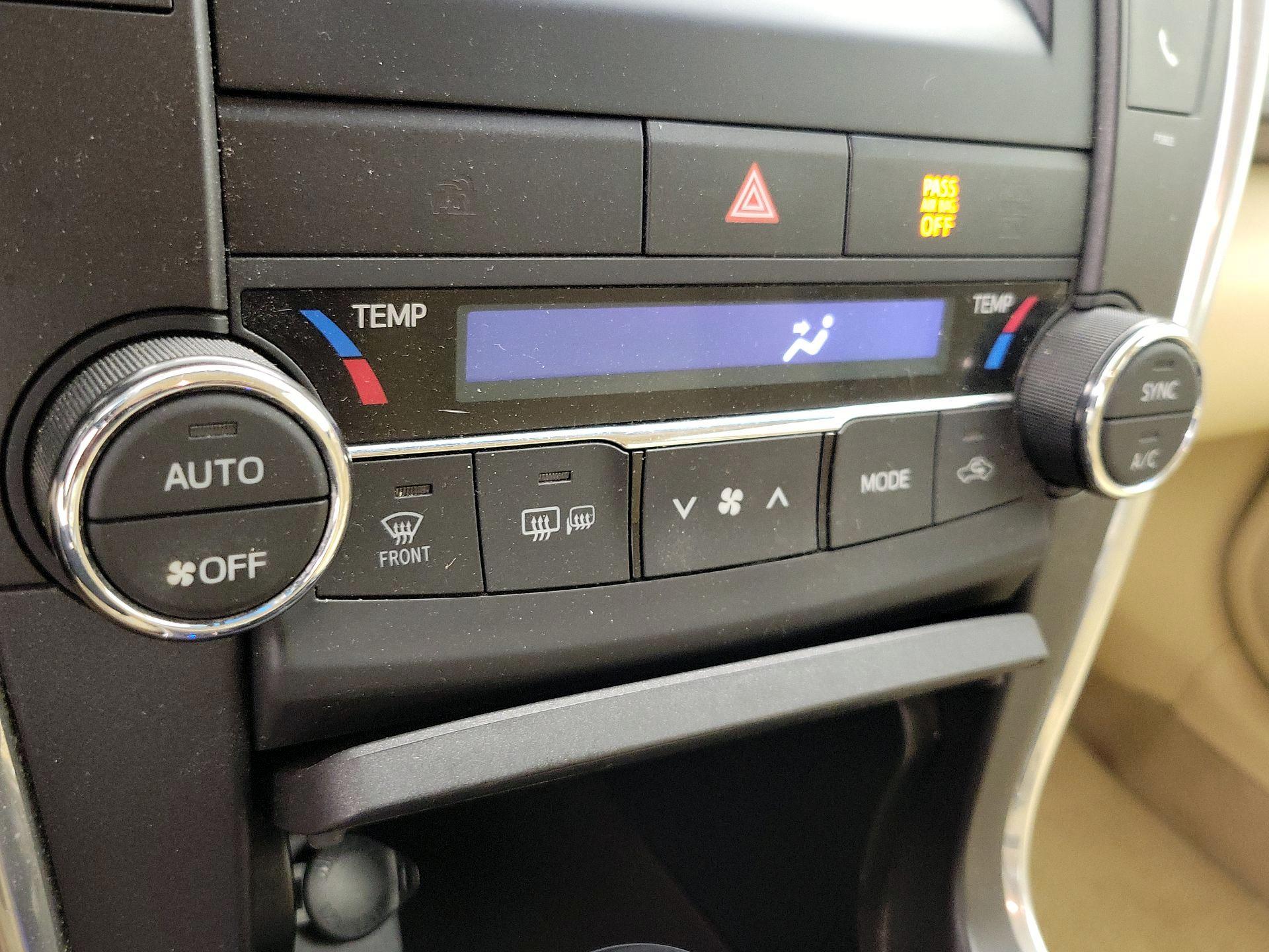 Thumbnail: 2015 Toyota Camry - 16