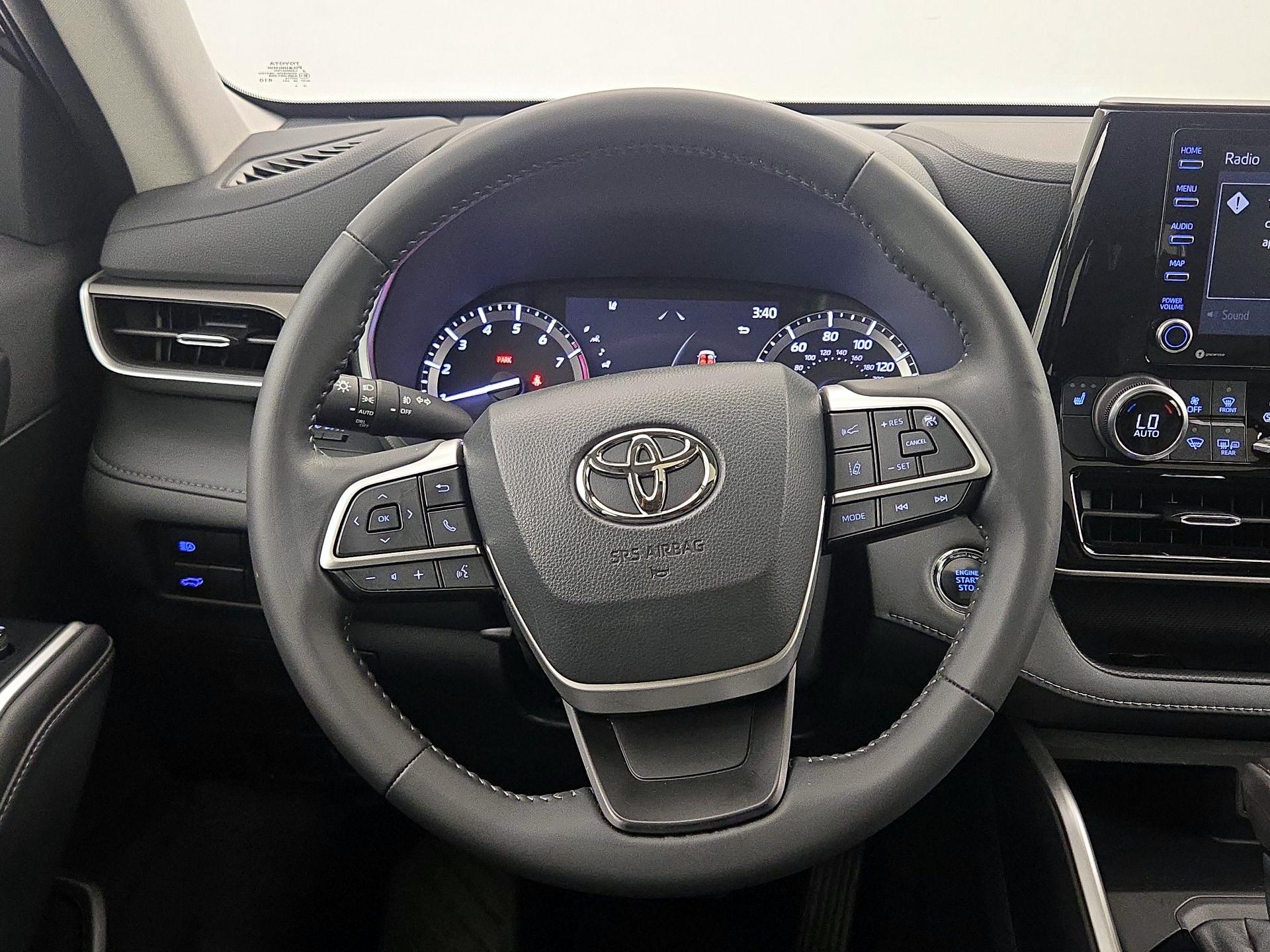 Thumbnail: 2022 Toyota Highlander - 10