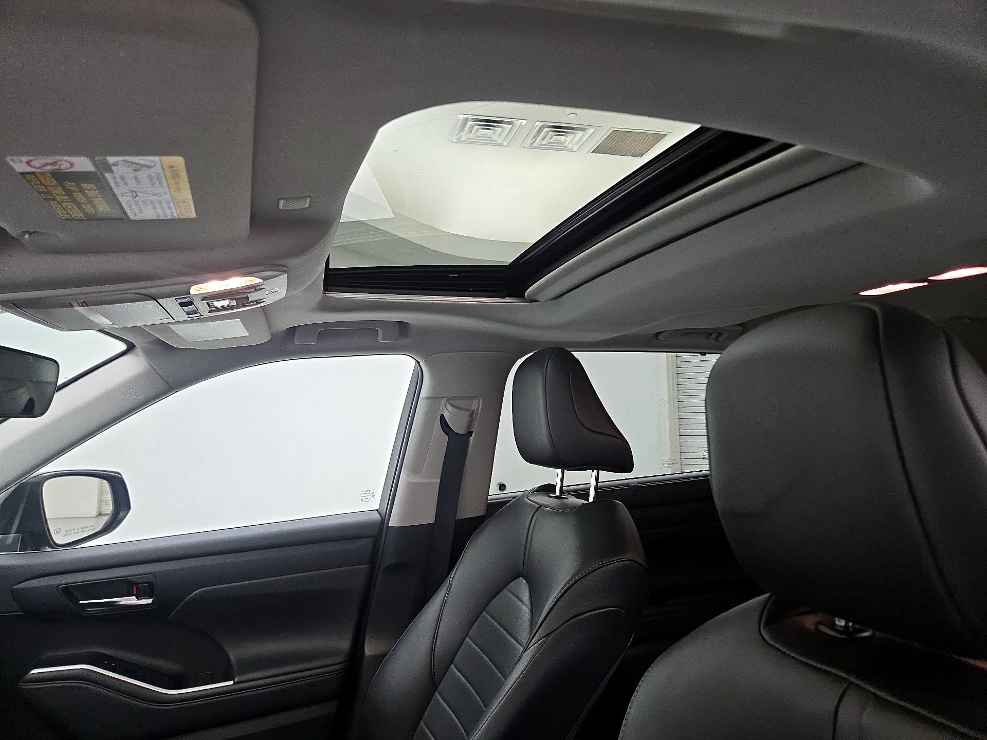 Thumbnail: 2022 Toyota Highlander - 19