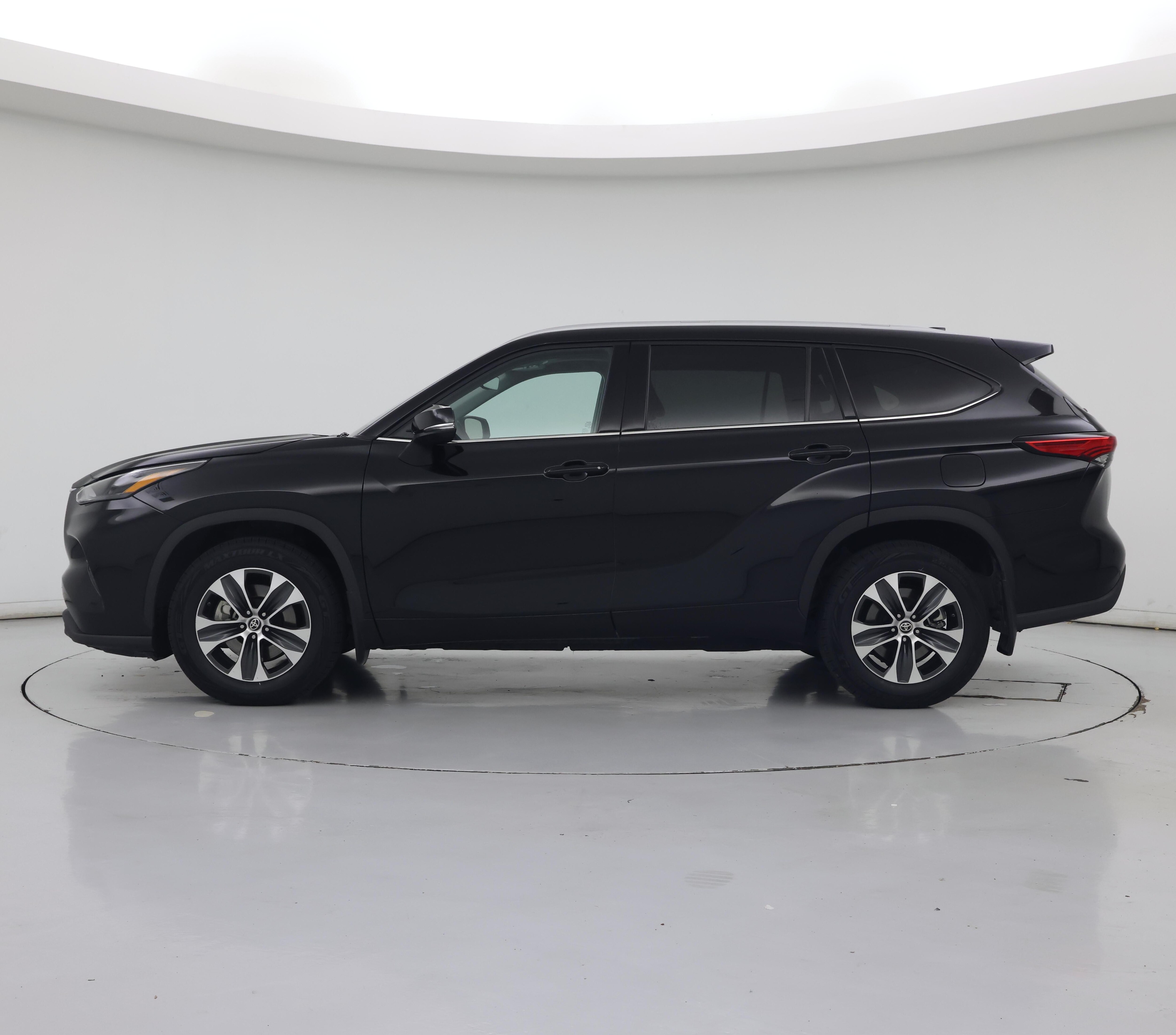 Thumbnail: 2022 Toyota Highlander - 3