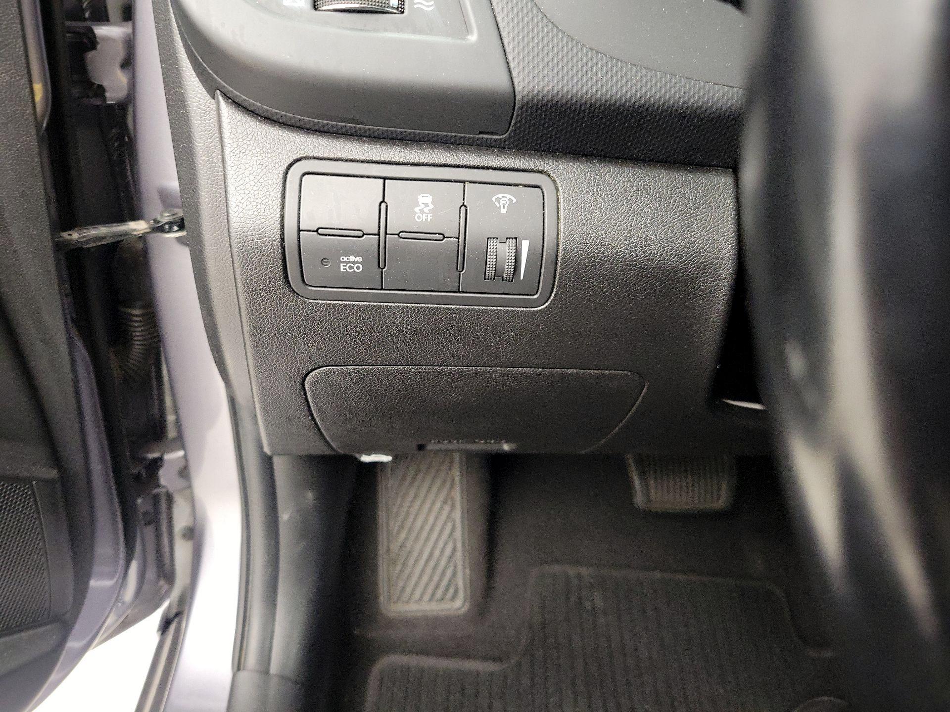 Thumbnail: 2014 Hyundai Accent - 13