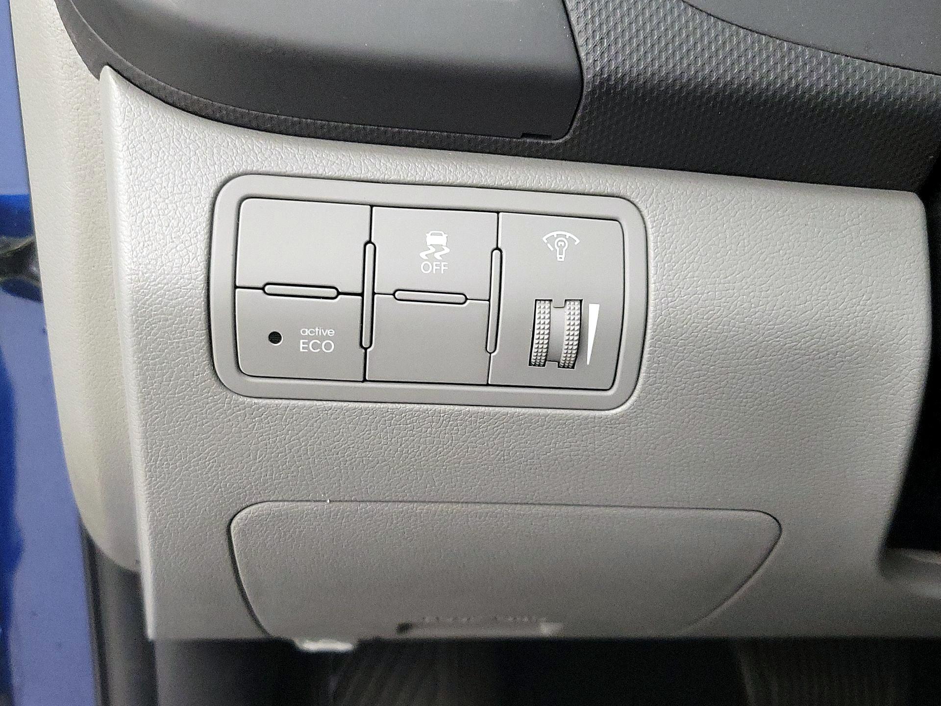 Thumbnail: 2015 Hyundai Accent - 13