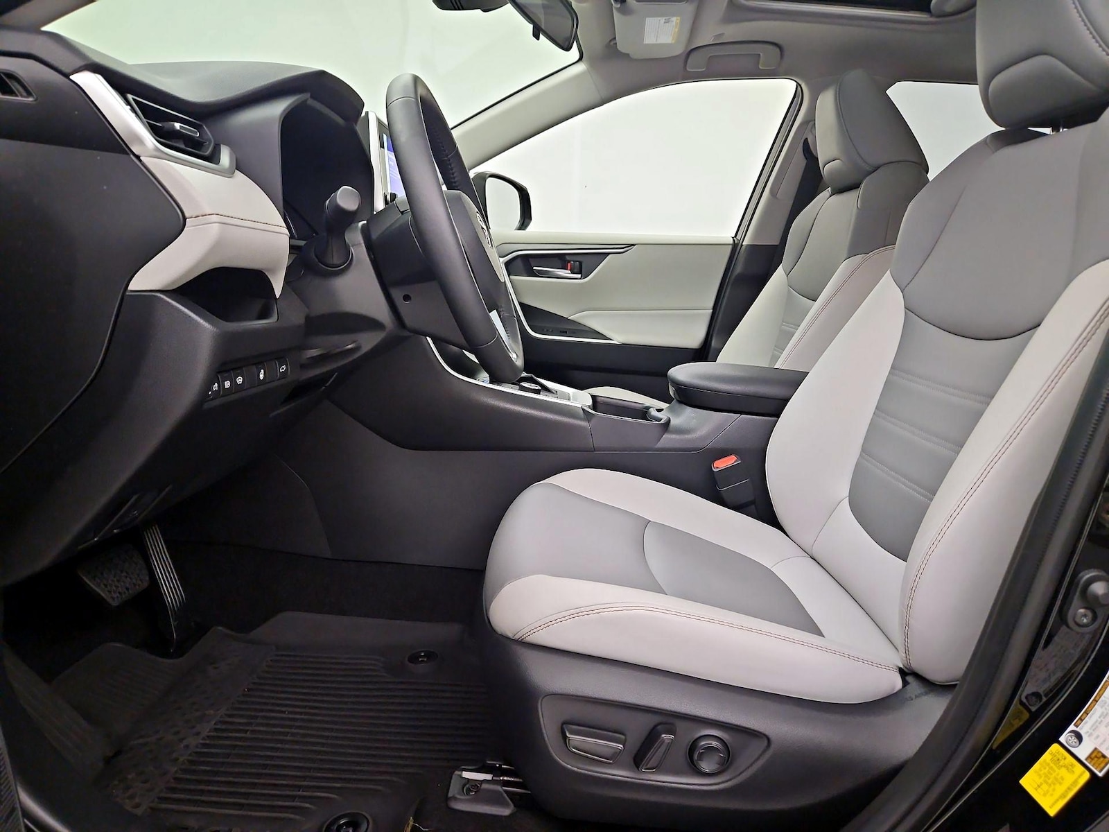 2025 Toyota RAV4 XLE Premium - Photo 12