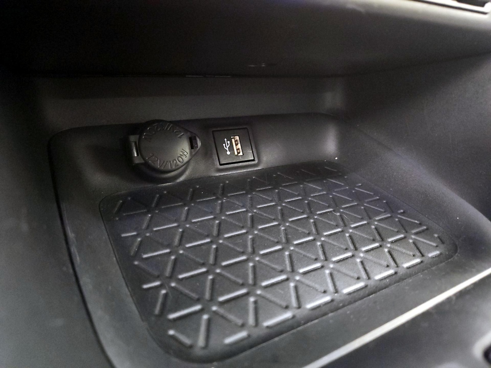 2025 Toyota RAV4 XLE Premium - Photo 19