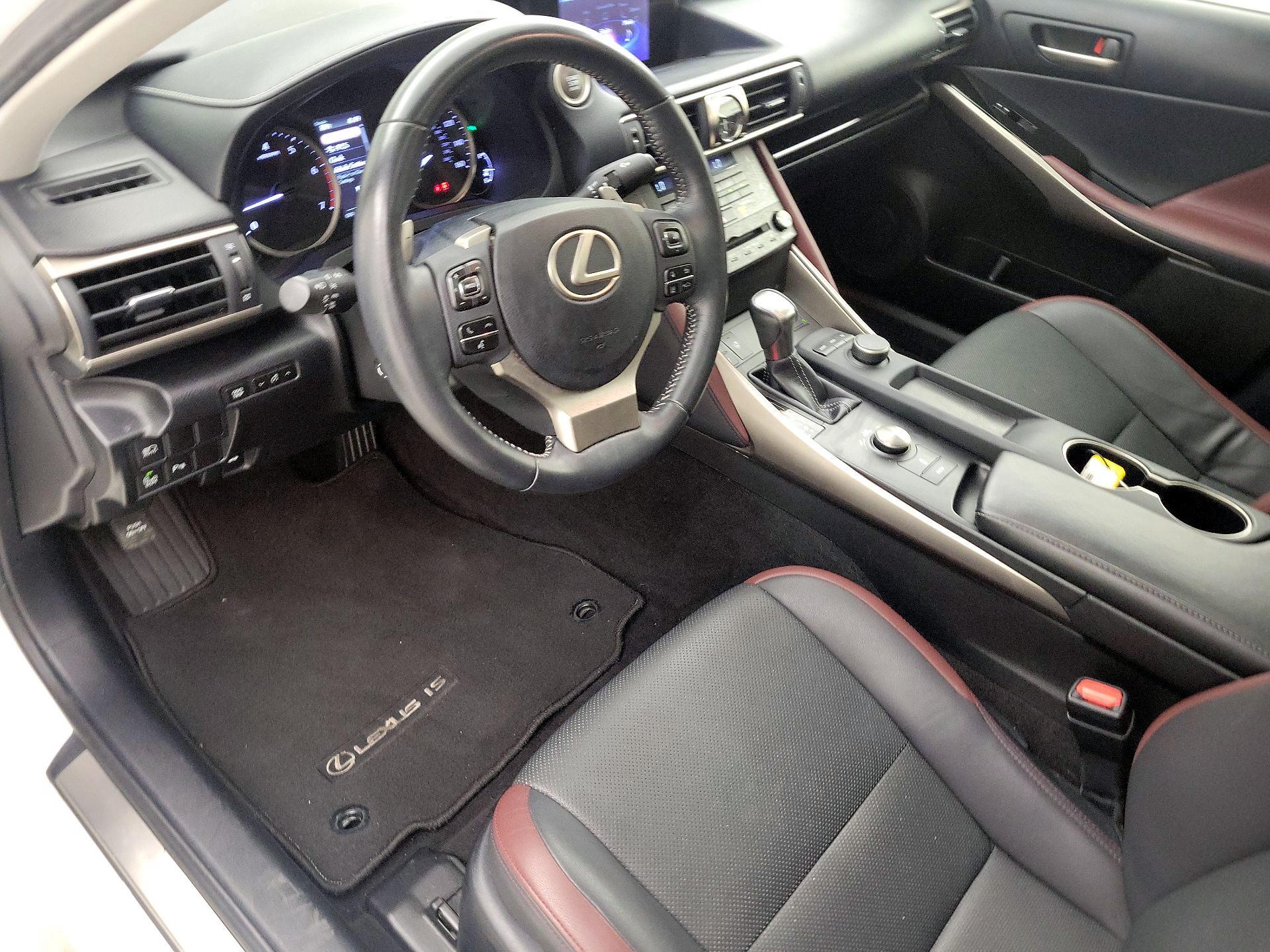Thumbnail: 2019 Lexus IS - 11