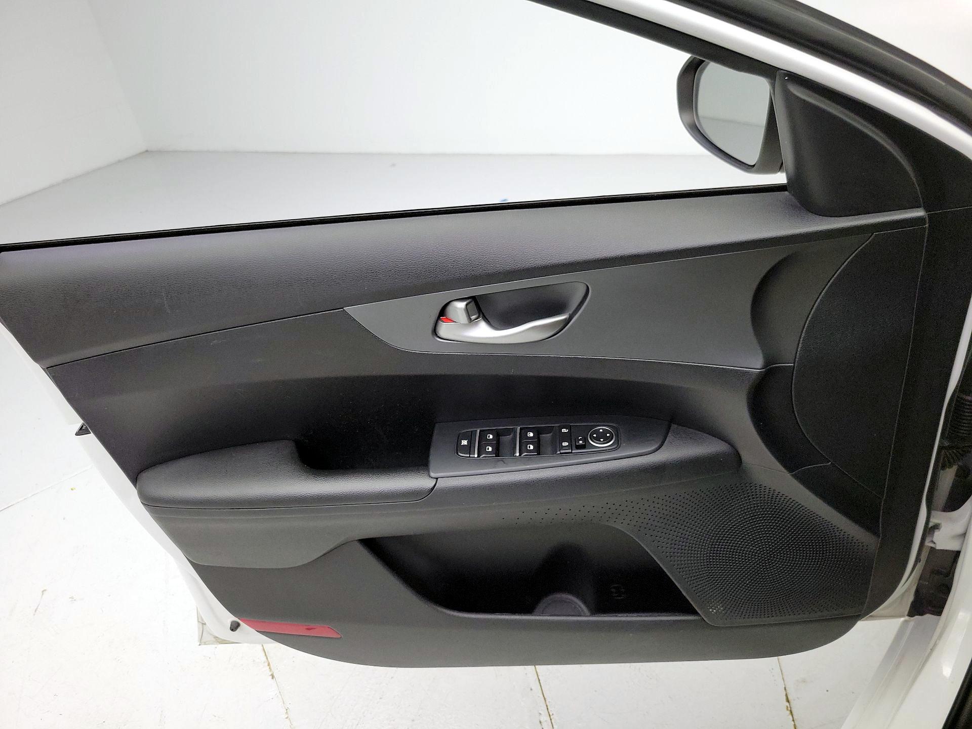 Thumbnail: 2020 Kia Forte - 12