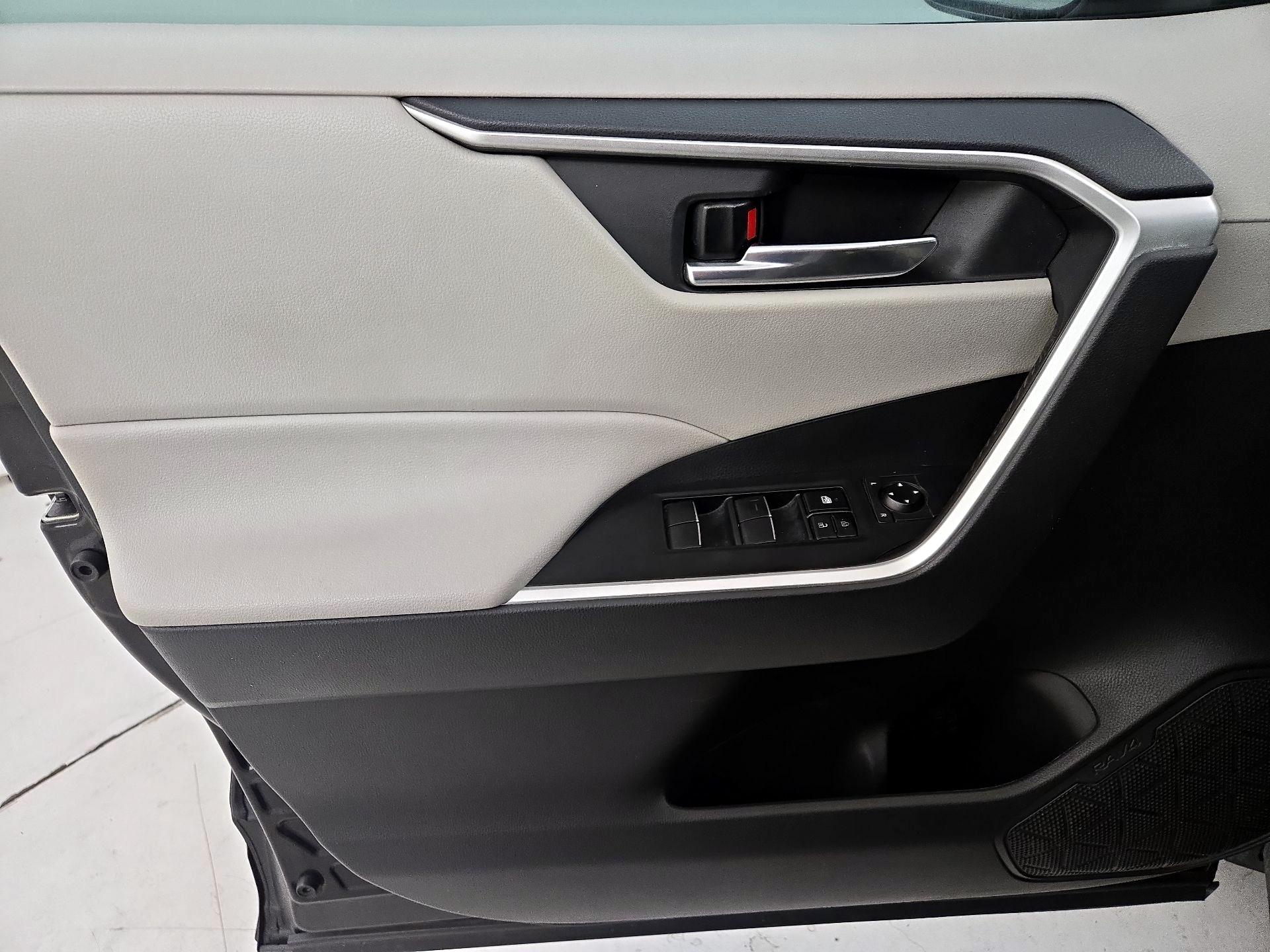 Thumbnail: 2021 Toyota RAV4 - 12
